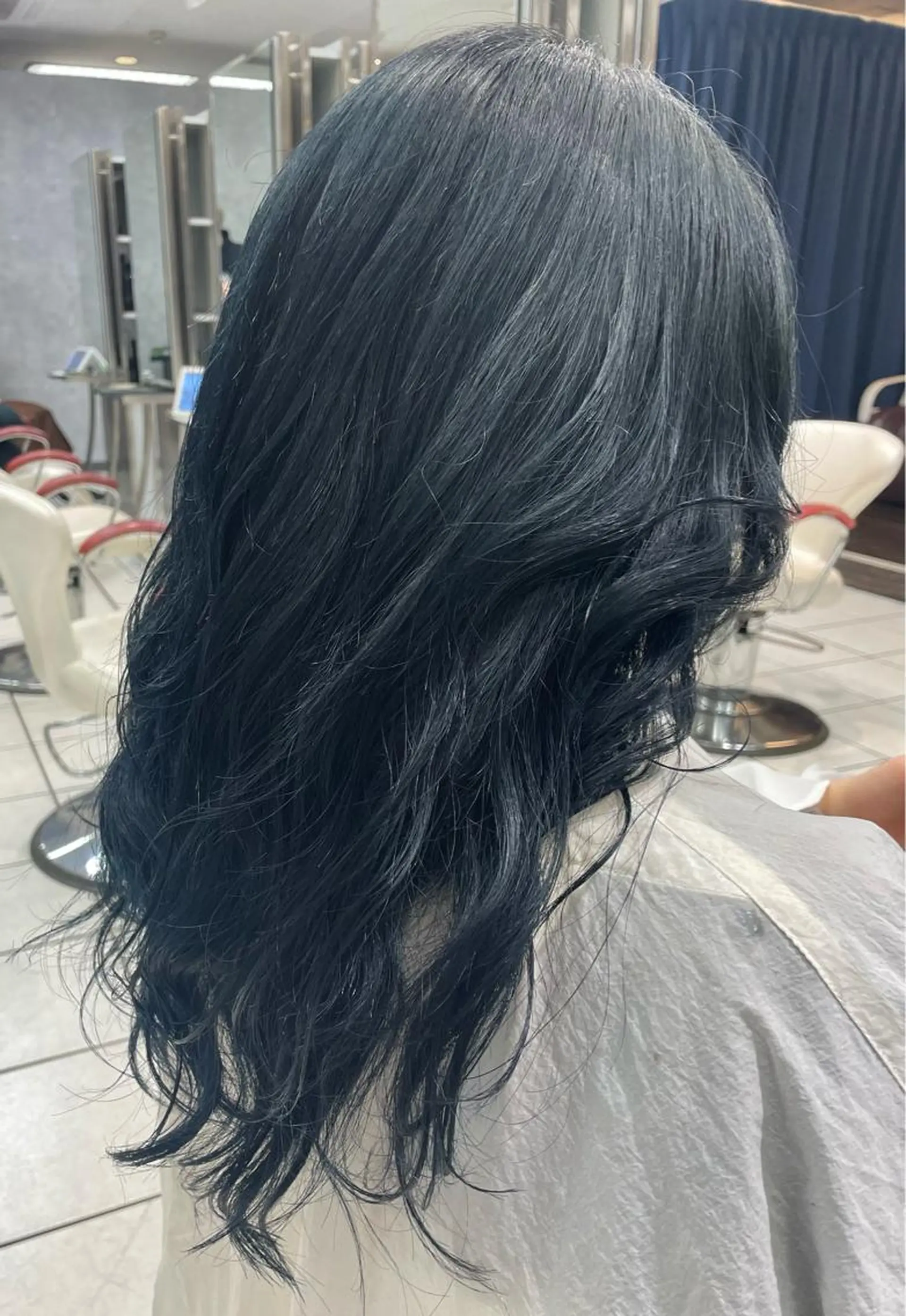 セミロング カラー ヘアアレンジ 黒髪 ブリーチ ブルーカラー ブルーブラック ディレクター 尾内 友美のヘアスタイル