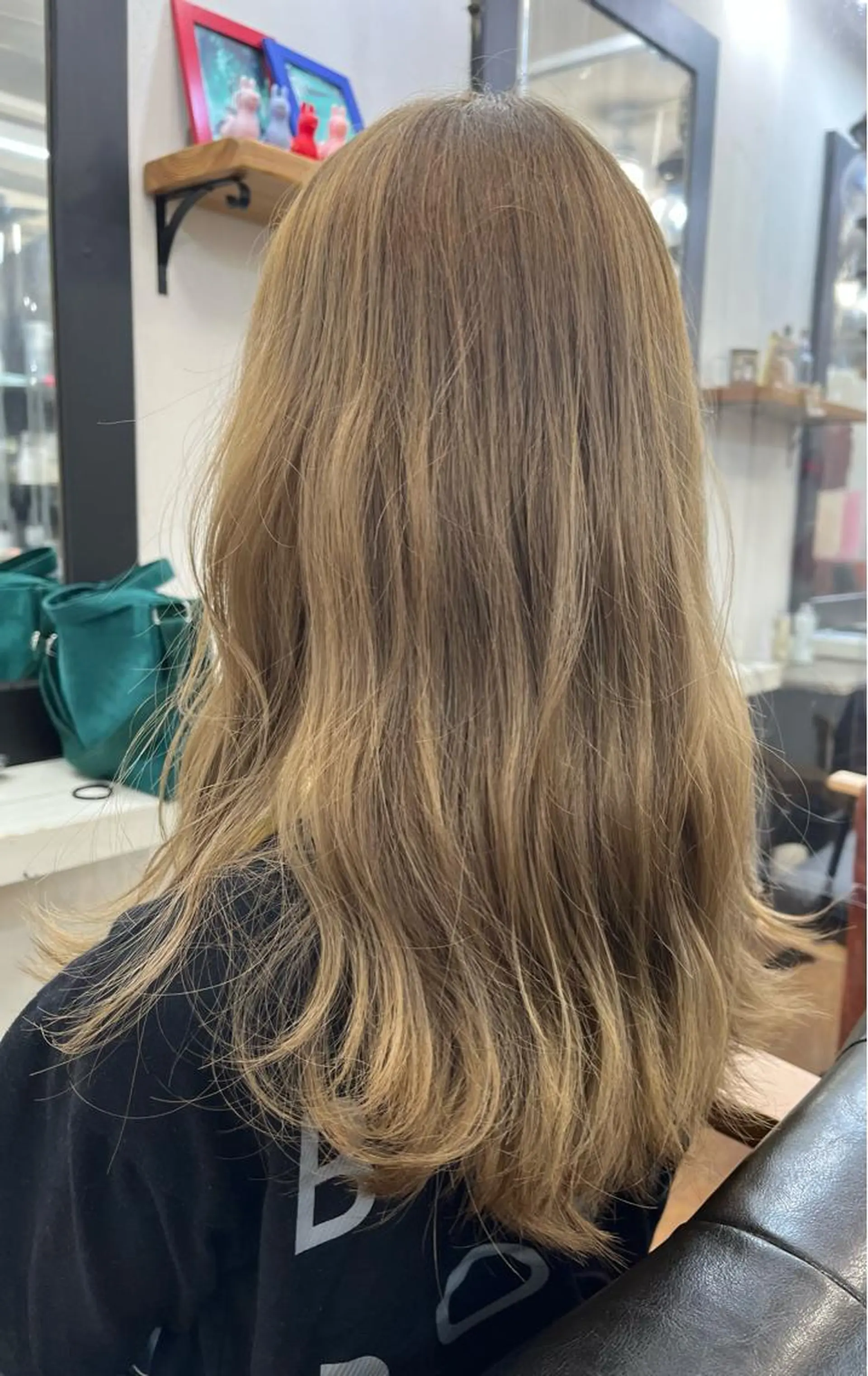 カラー ベージュカラー ブリーチ ミルクティーベージュ 香野 優子のヘアスタイル