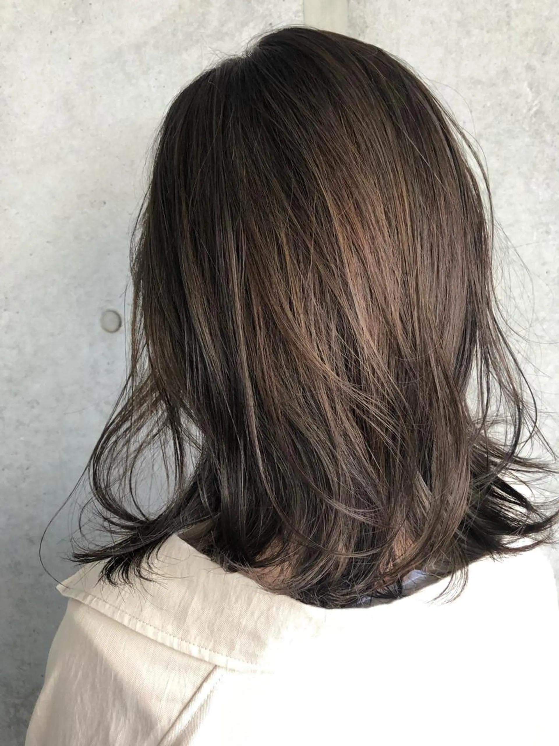 セミロング カラー ZOA classic hair所属・東 みのりのヘアスタイル