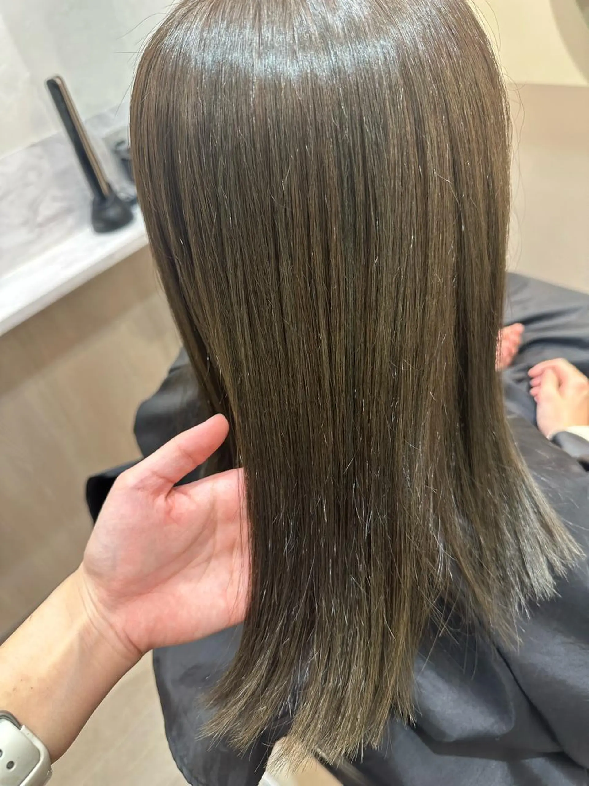 セミロング カット ヘアカラー トリートメント ヘッドスパ マツザキ チナツのヘアスタイル