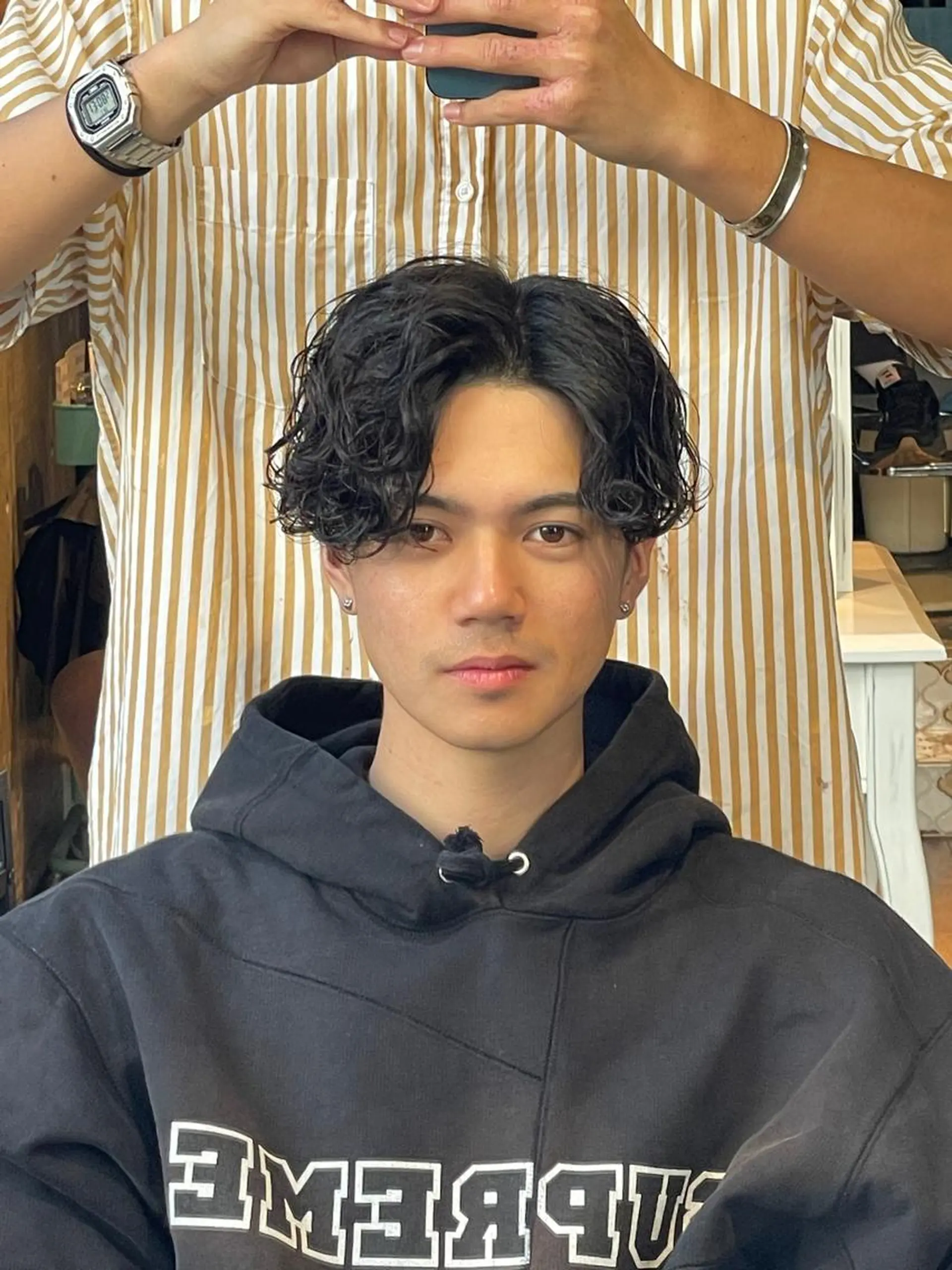 パーマ メンズ センターパート メンズパーマ スパイラルパーマ カット パーマ トリートメント HIKARI メンズ満足度No.1のヘアスタイル