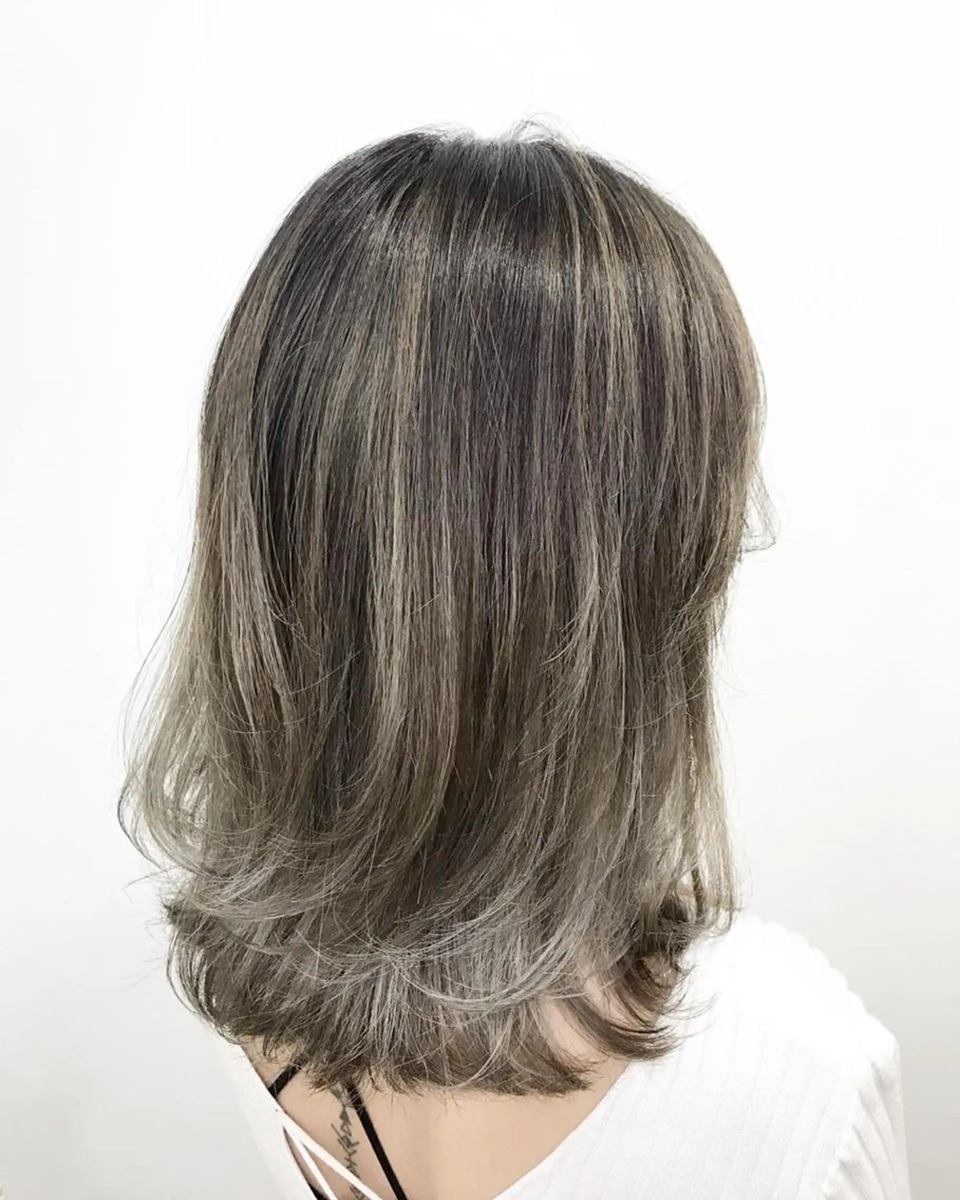 ミディアム カラー バレイヤージュ グラデーションカラー レイヤーカット WONK. ウォンク 心斎橋のヘアスタイル
