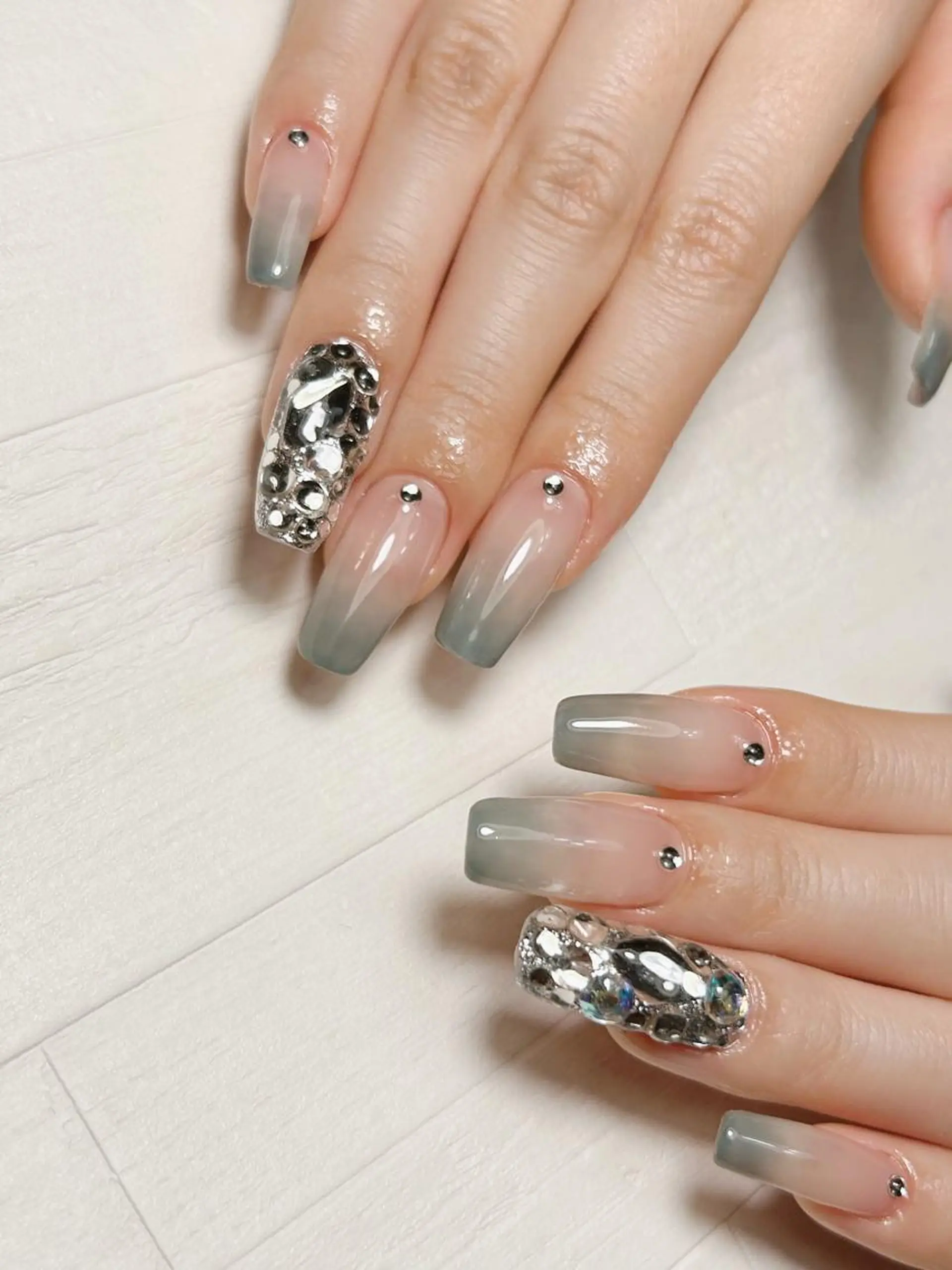 ネイル ハンドネイル 大崎 奈々のネイルデザイン