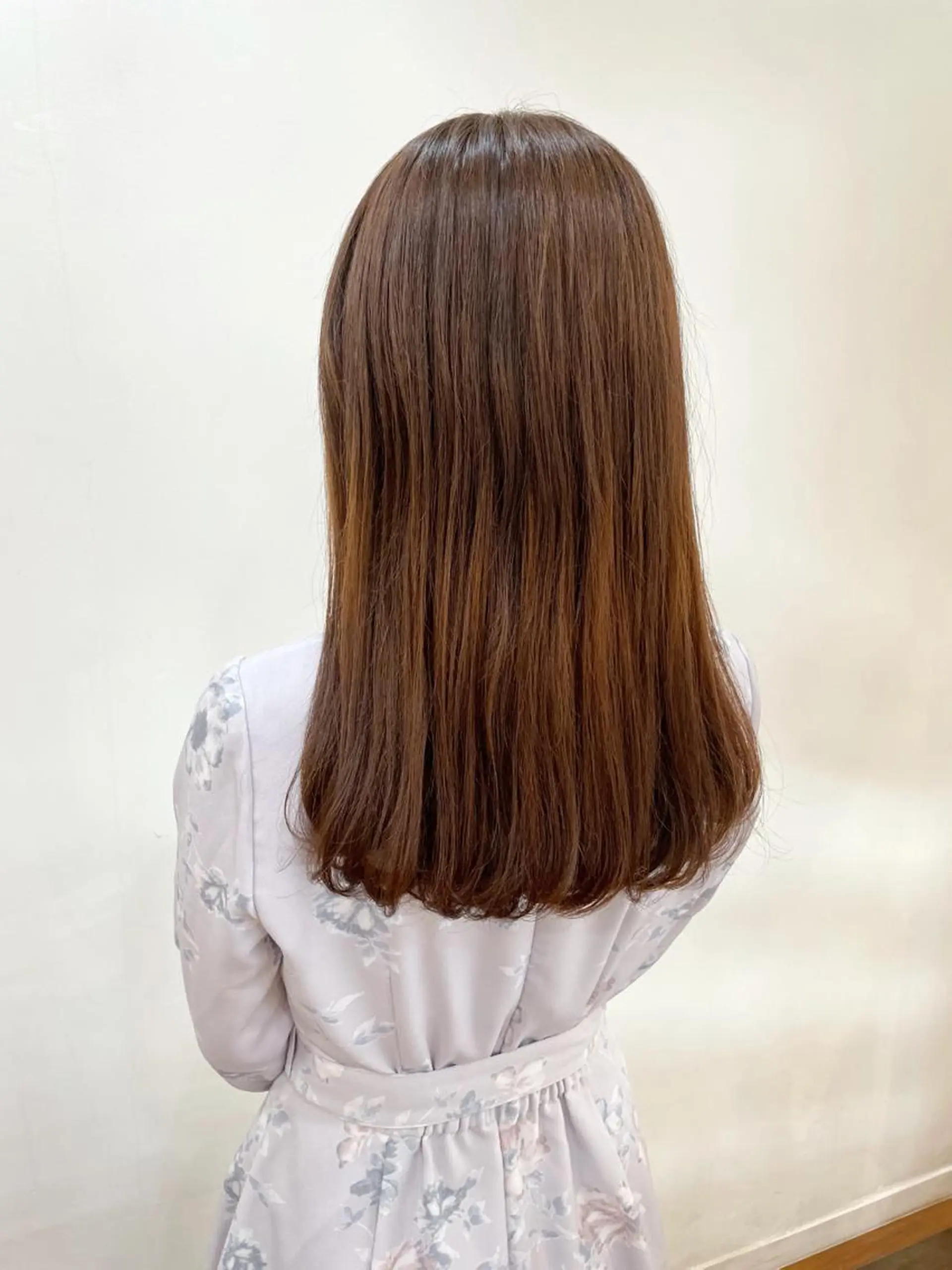 セミロング カラー あずまぐち めぐみのヘアスタイル