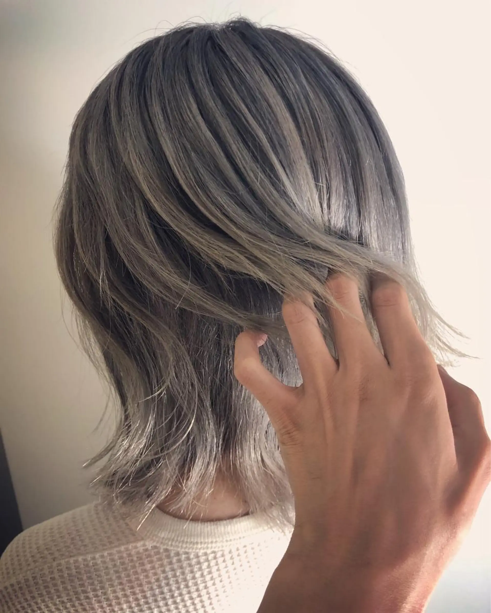 ミディアム カラー アッシュ ホワイトアッシュ カット ヘアカラー トリートメント 原宿サロン代表 デザインカラー伊藤卓のヘアスタイル