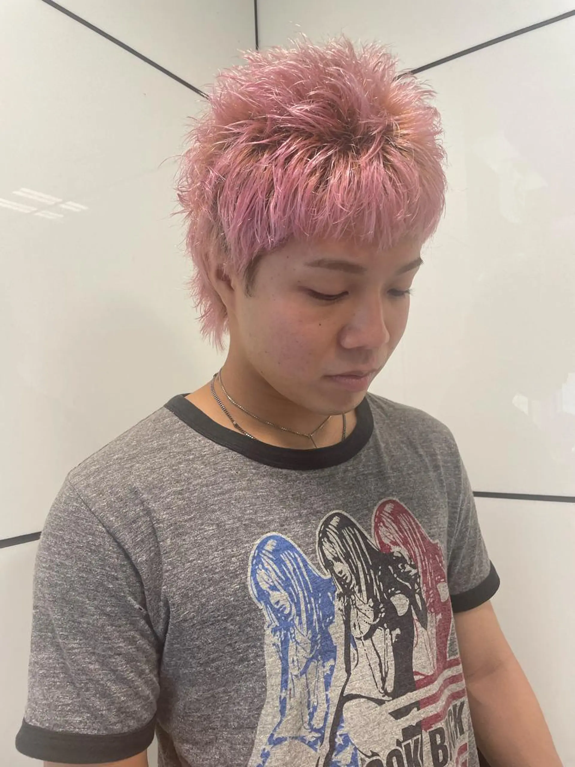 メンズ メンズハイトーン メンズパーマ 学生(メンズ向け) スパイキーショート メンズ/艶髪/カラー サクラ🌸のヘアスタイル