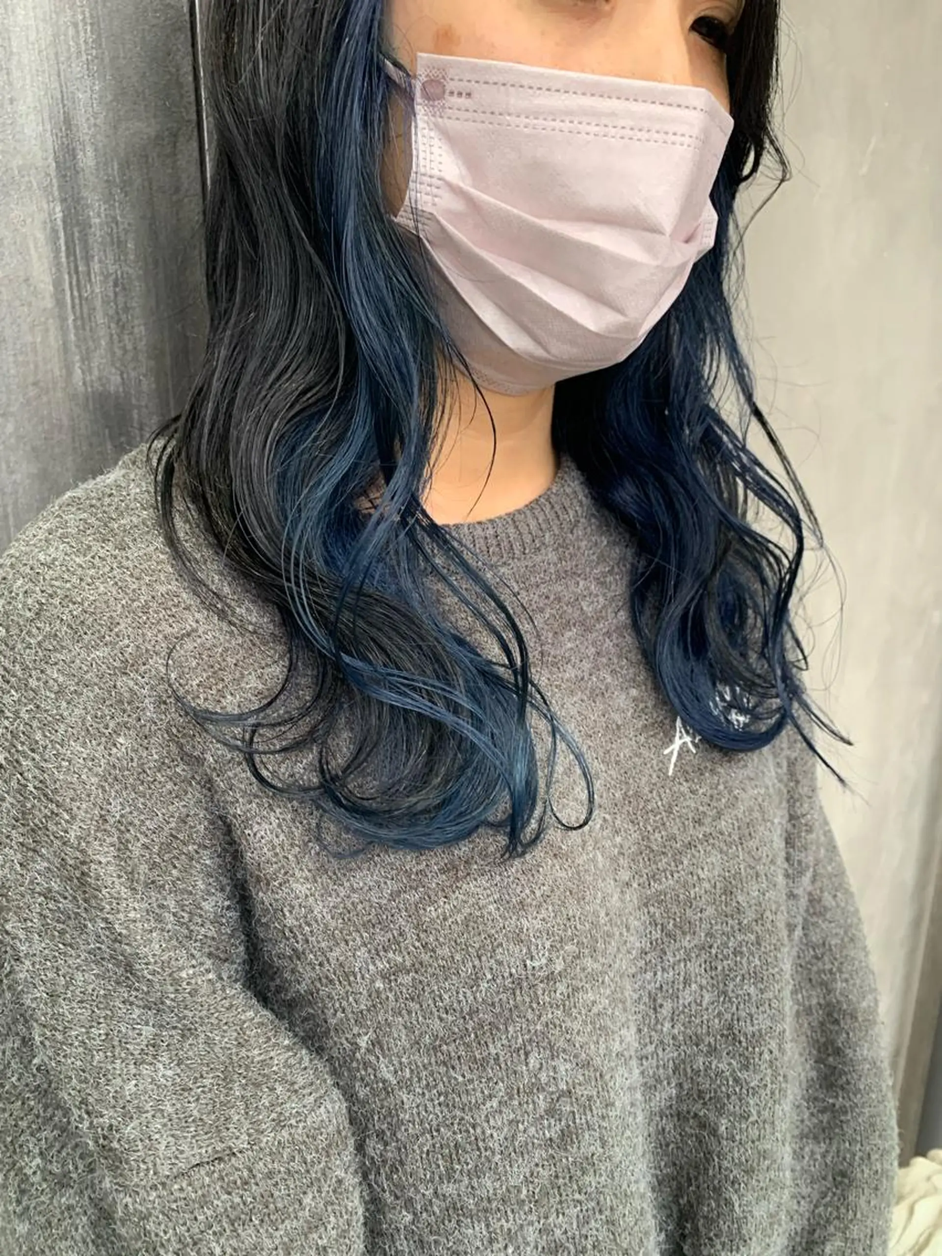 ロング カラー ブリーチ ブルーカラー 西村 真実子のヘアスタイル
