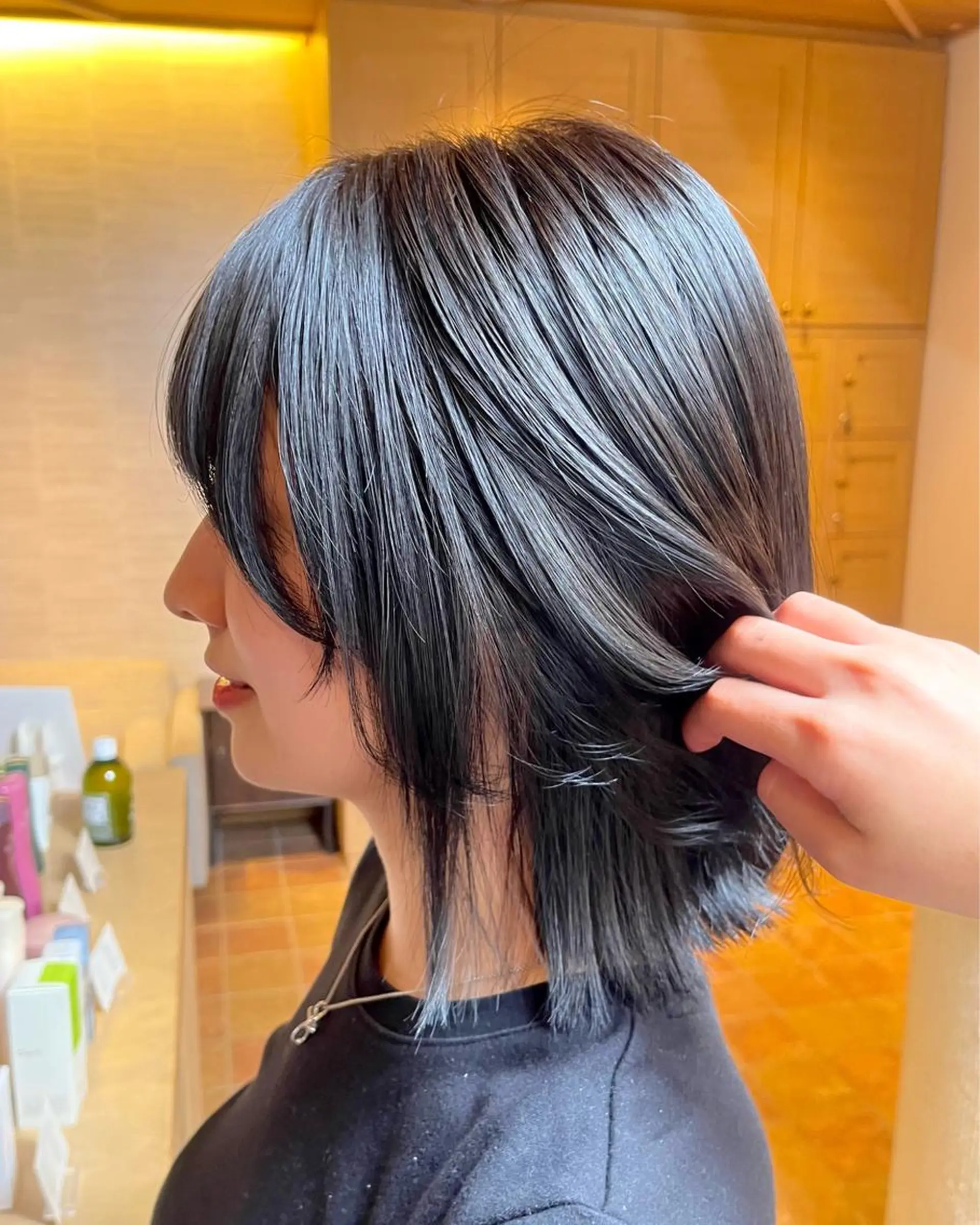 ミディアム カラー 黒髪 ブルーカラー ブルーブラック Hair...DiA YUNAのヘアスタイル