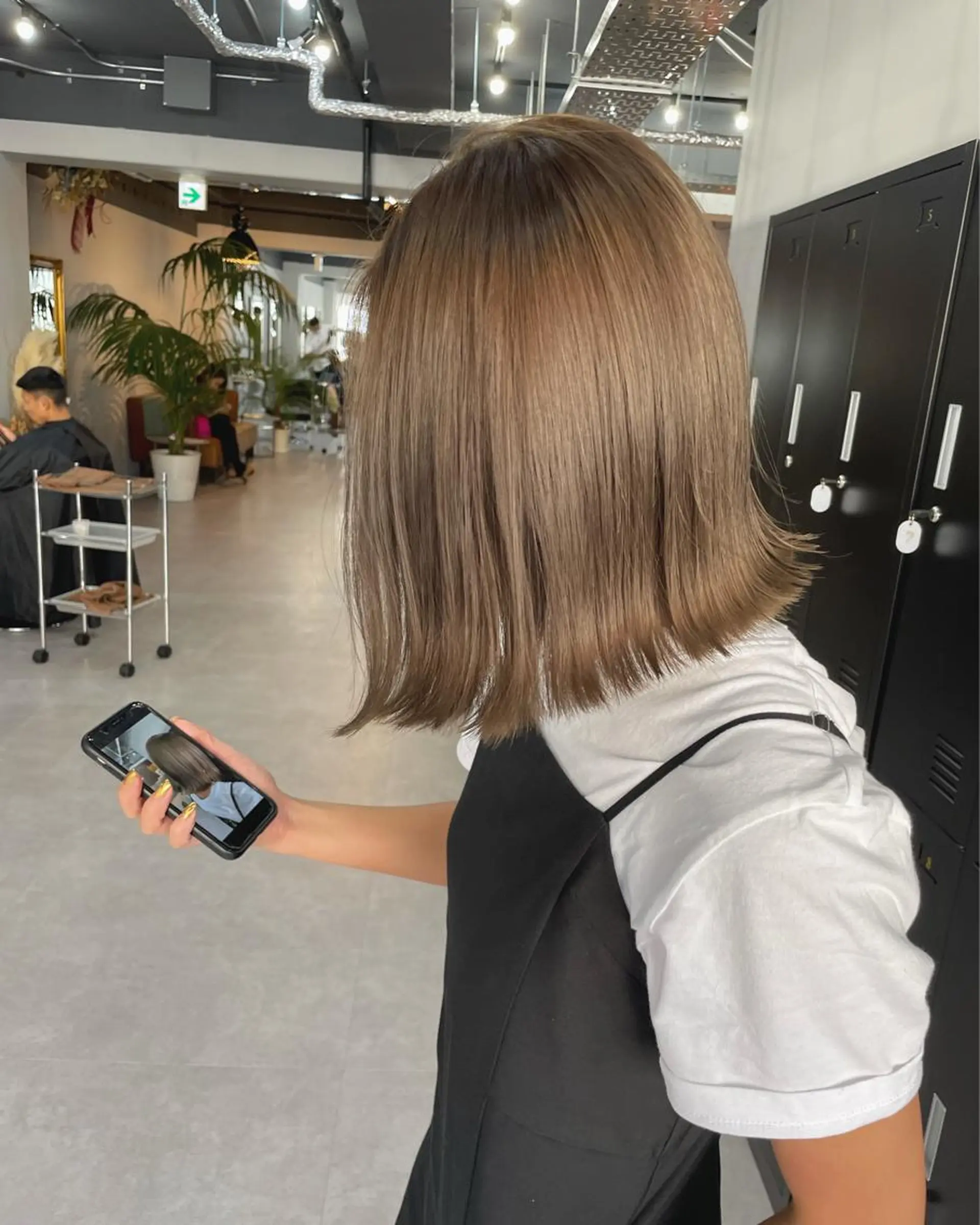 ミディアム ヘアカラー ミルクティーベージュ ❤︎レイヤー　MIAのヘアスタイル