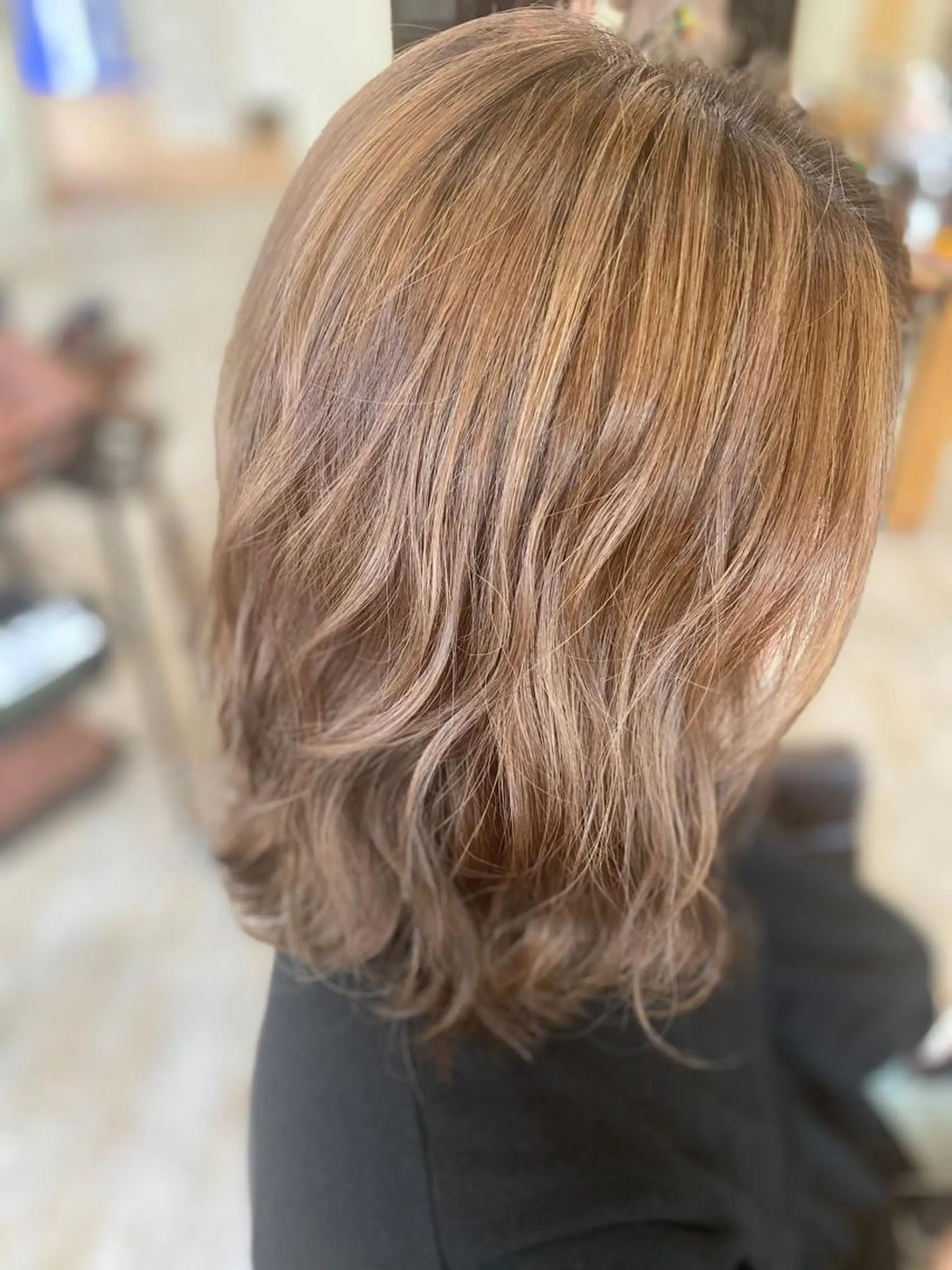 カラー ベージュカラー グラデーションカラー ハイライトカラー シルバー シルバーベージュ Cuore 清尾 浩昭のヘアスタイル