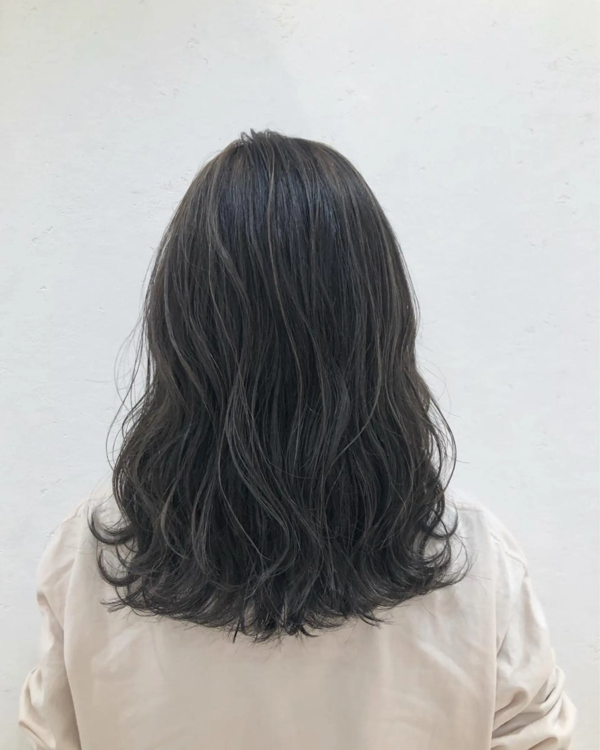 セミロング ハイライト 透け感カラー🫧 加納トモヒロのヘアスタイル