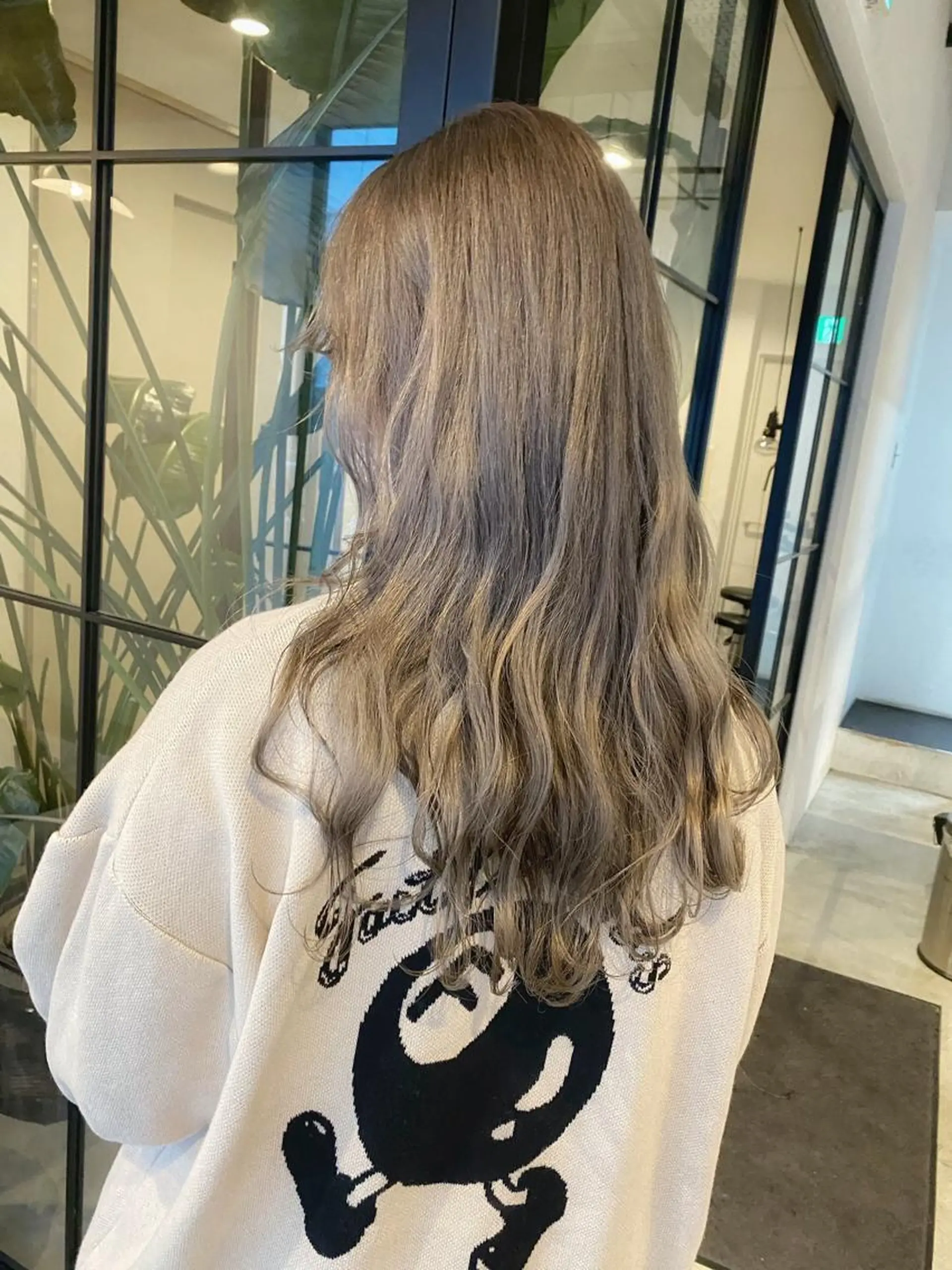 ロング カラー ヘアアレンジ カット ヘアカラー ベージュ/ダブルカラ ー/新潟駅/青柳萌果のヘアスタイル