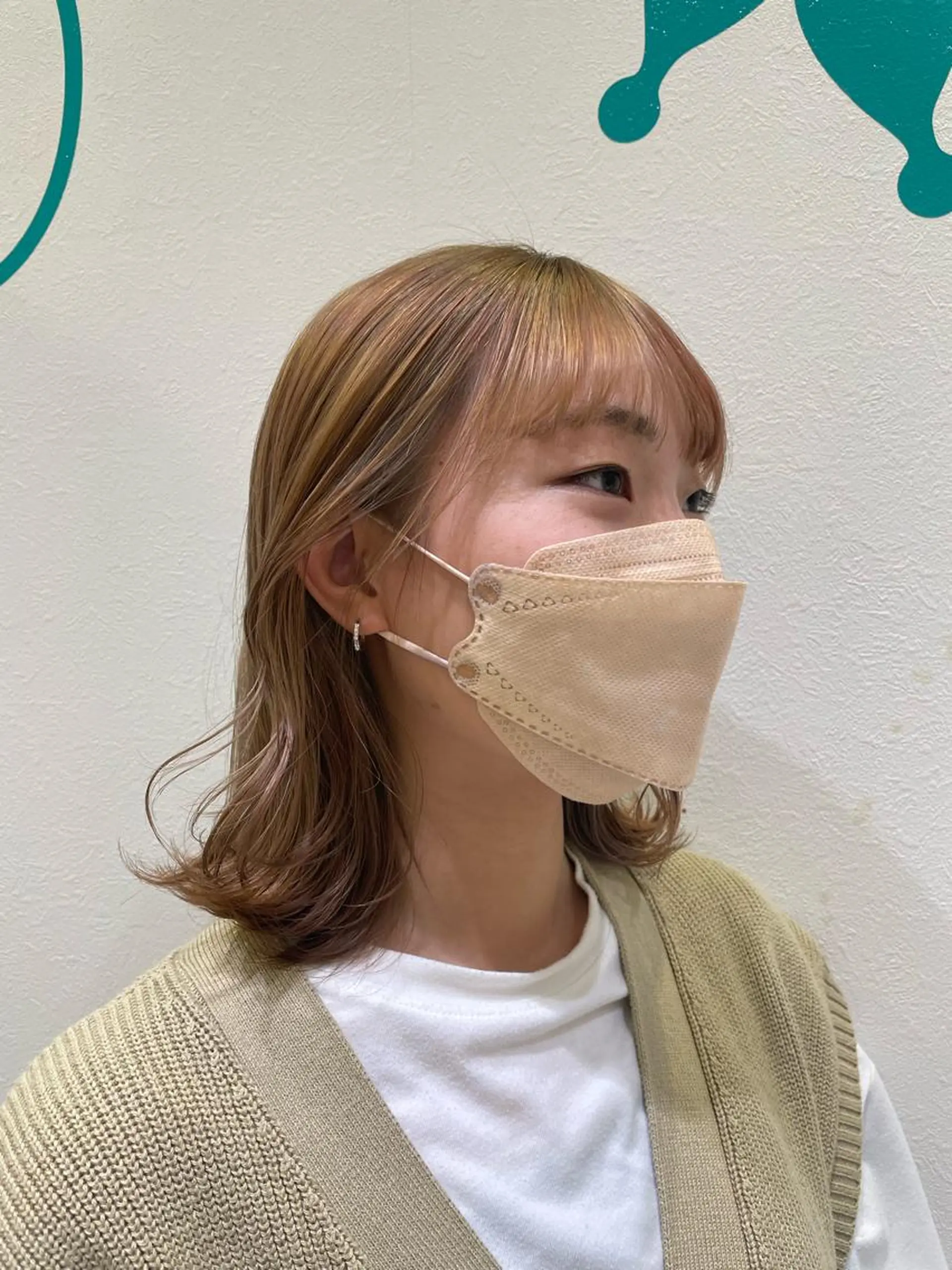 ミディアム カラー ハイトーンカラー 顔周りカット 木村 架音のヘアスタイル