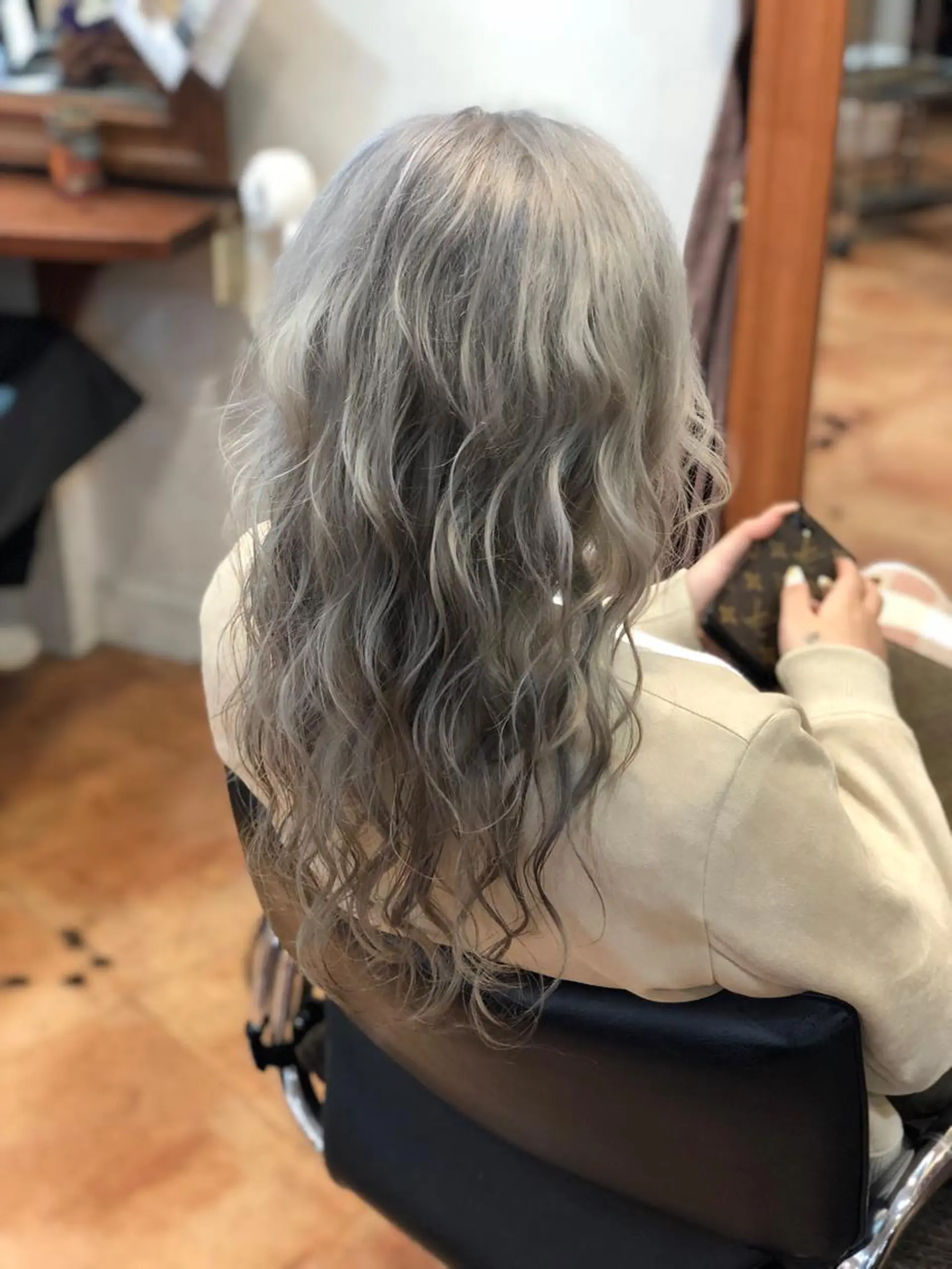 セミロング ヘアカラー トリートメント LOCO Ko-kiのヘアスタイル