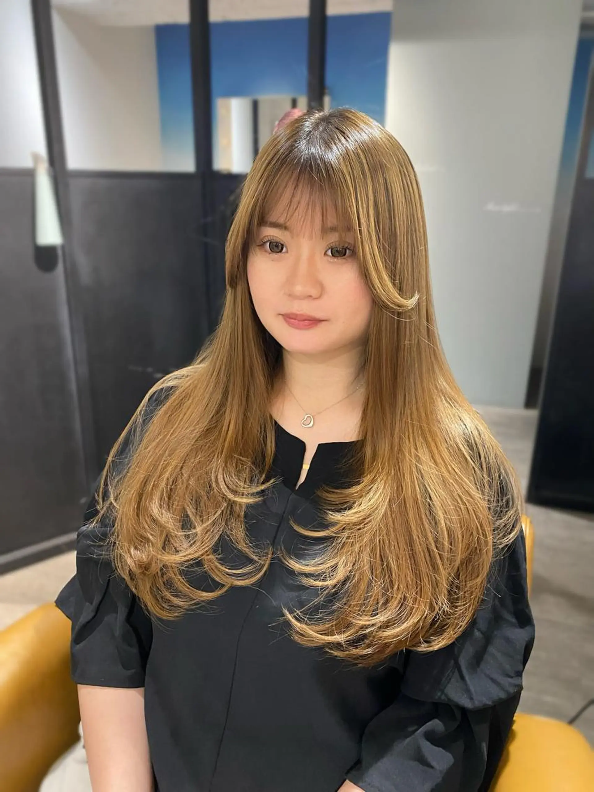 ロング カラー アッシュ ベージュカラー 黒髪 ブリーチ ブルーカラー カット ヘアカラー 縮毛矯正 トリートメント 韓国風レイヤーカット 💎髪質改善"yuiのヘアスタイル