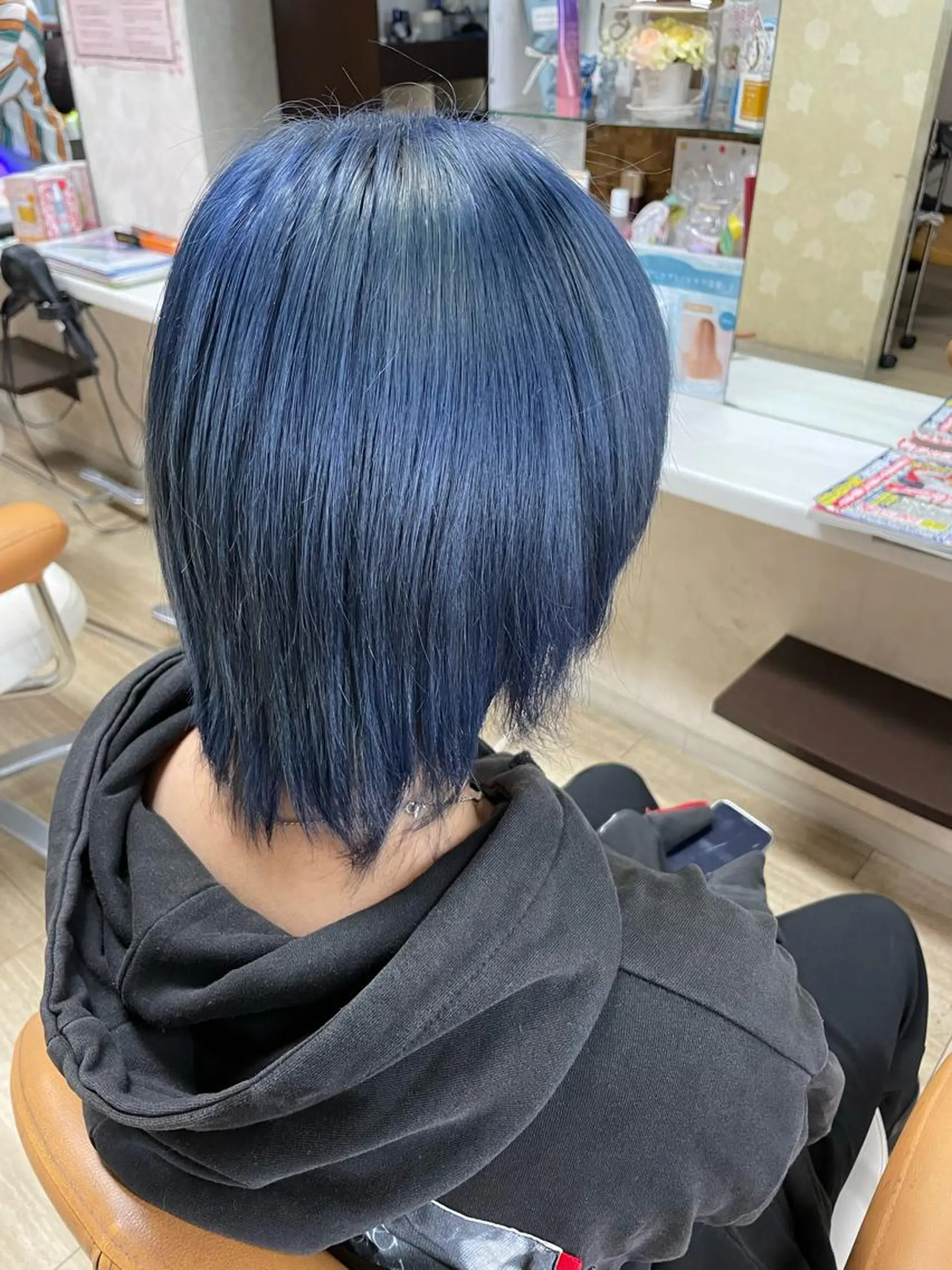 ショート カラー ブルーカラー カット 徳留 もも花のヘアスタイル