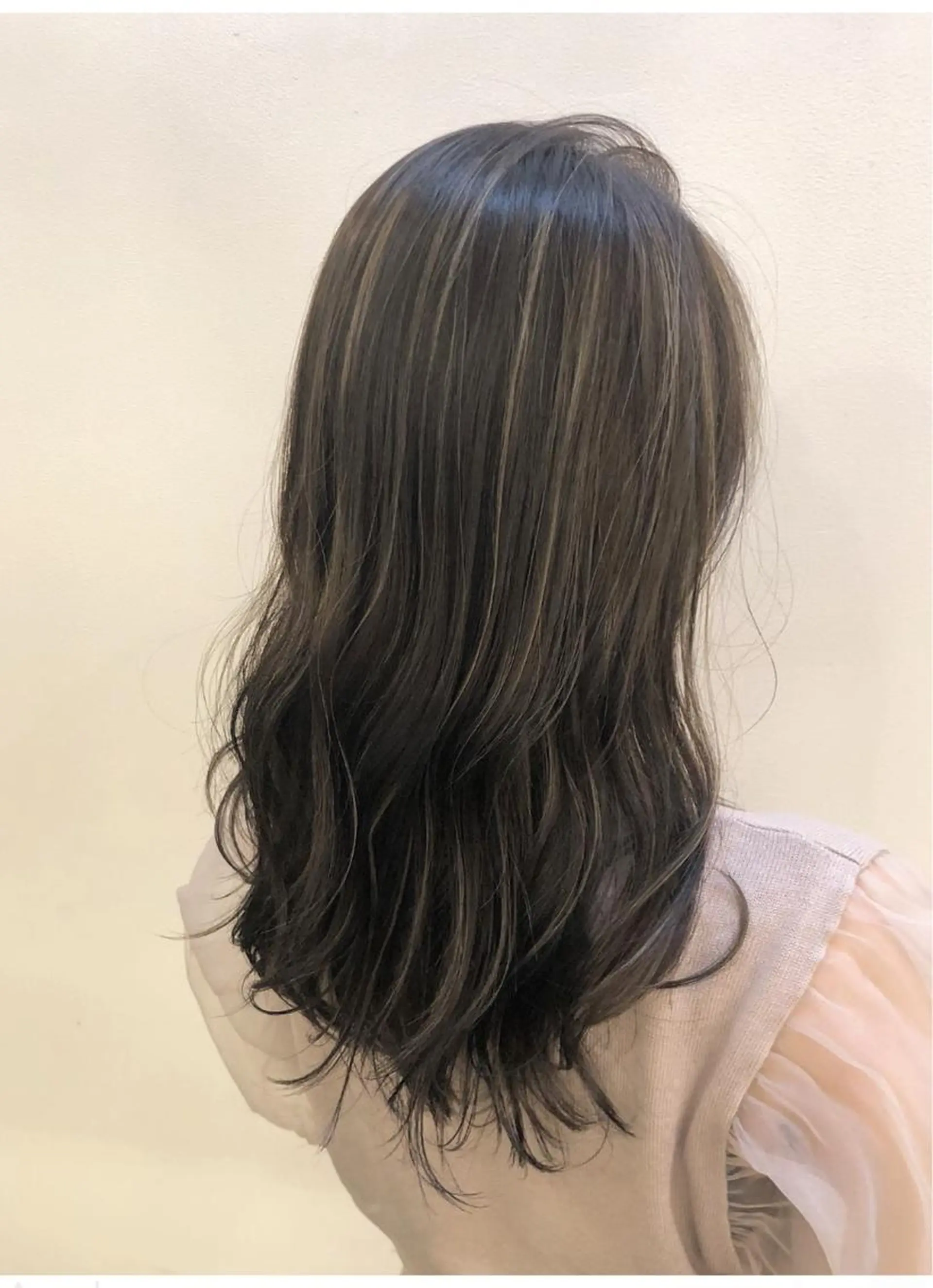 セミロング ヘアカラー トリートメント 坂田 友梨奈のヘアスタイル