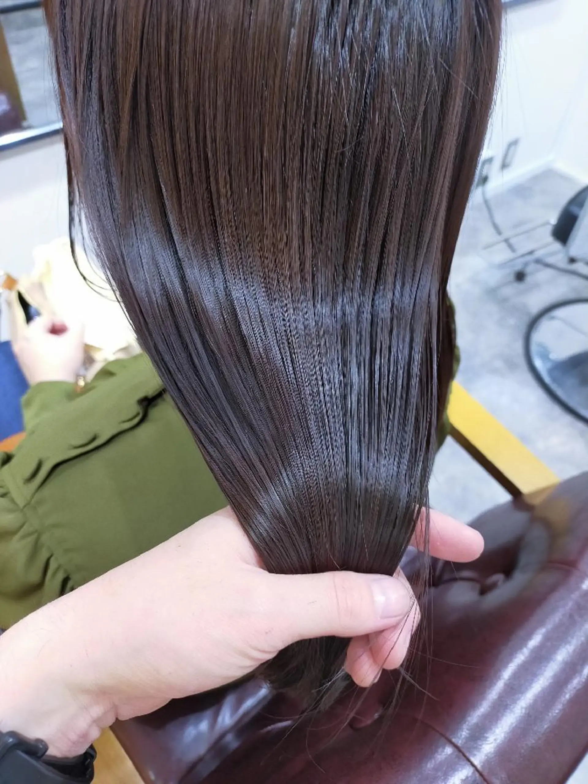 ロング カラー ヘアカラー トリートメント SUN GLOW  サングロウ所属・ナカノメ トシアキのヘアスタイル