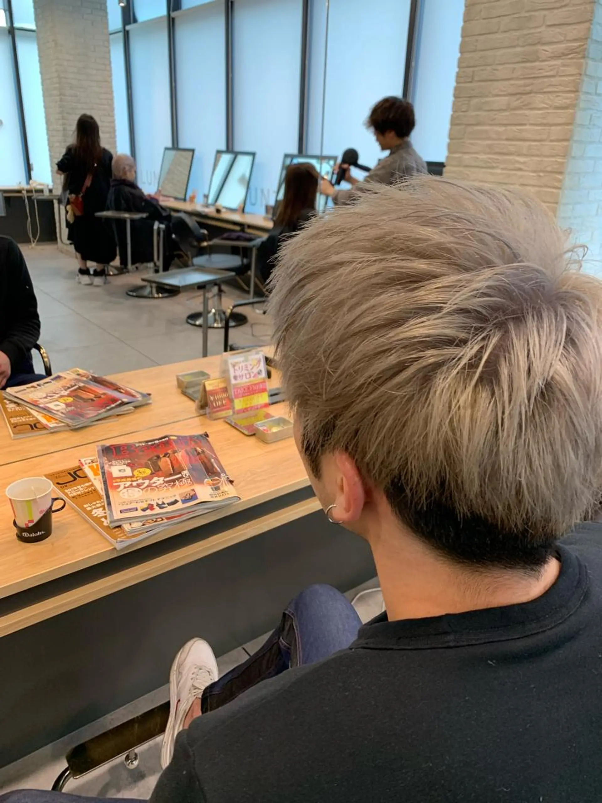 ショート カラー メンズ メンズブリーチ ブリーチ カット ヘアカラー トリートメント t.a.g所属・韓国レイヤー×艶髪 ハイトーンRyukiのヘアスタイル