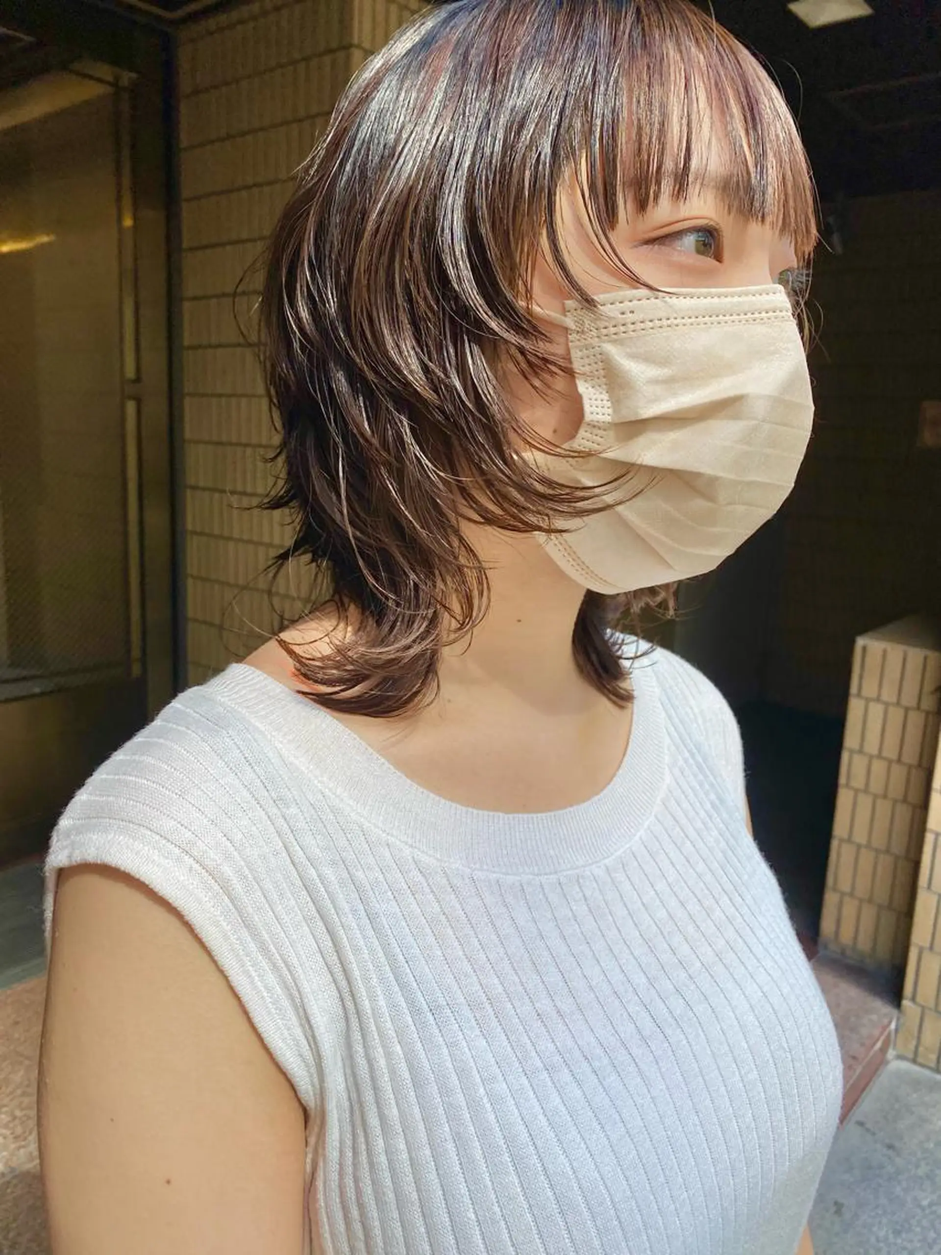 ミディアム ウルフカット ハイトーンカラー🍑 maanaのヘアスタイル