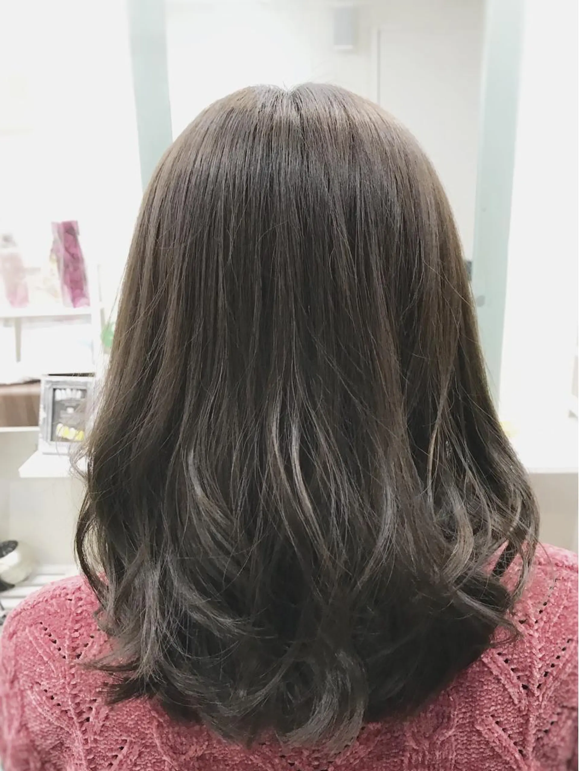 ミディアム カラー グレージュ ハイライトカラー ハイライト レイヤーカット 小沢 佑次のヘアスタイル