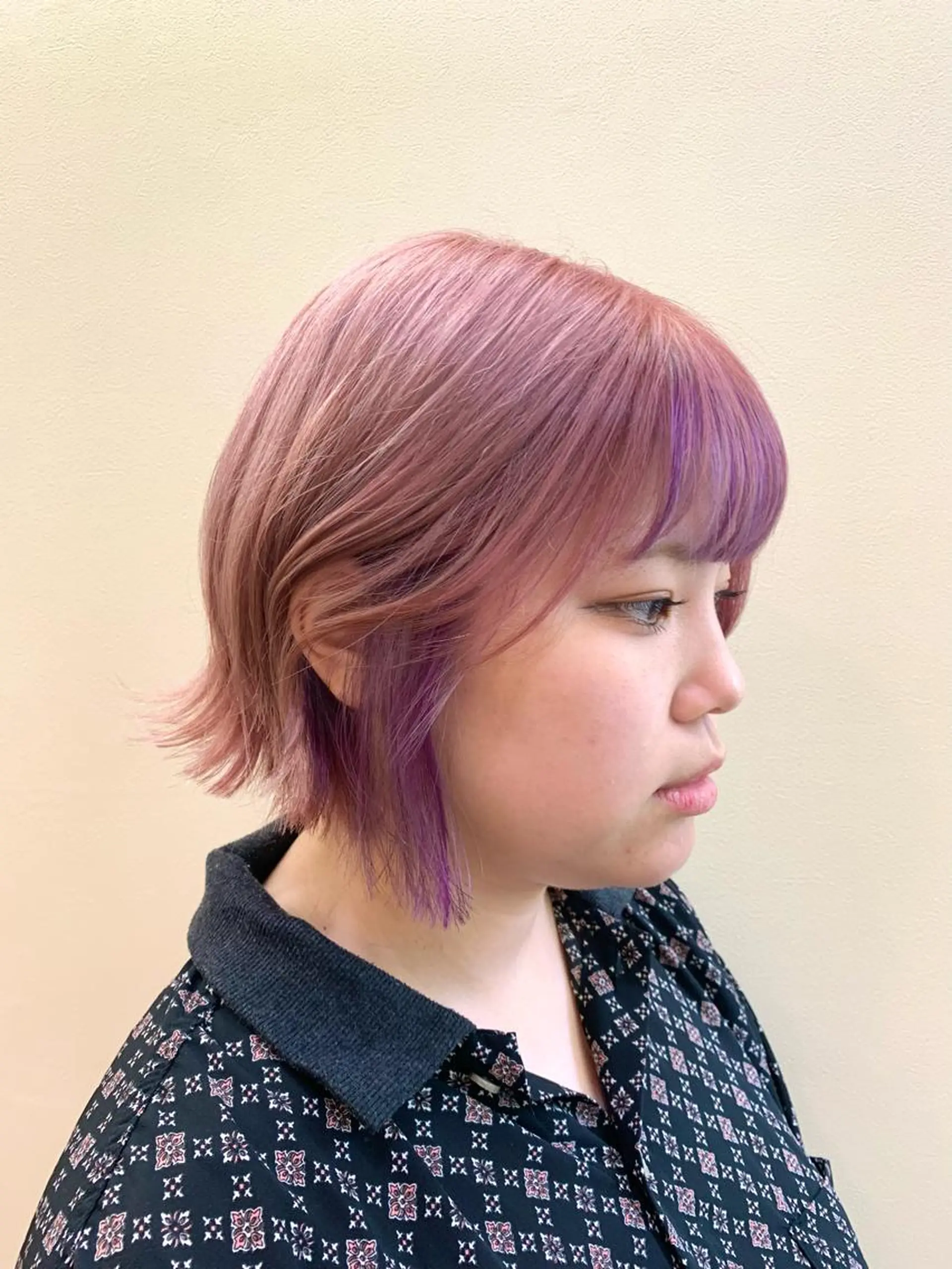 ショート カラー ピンクカラー パープルカラー カット ヘアカラー トリートメント 板倉 花連のヘアスタイル