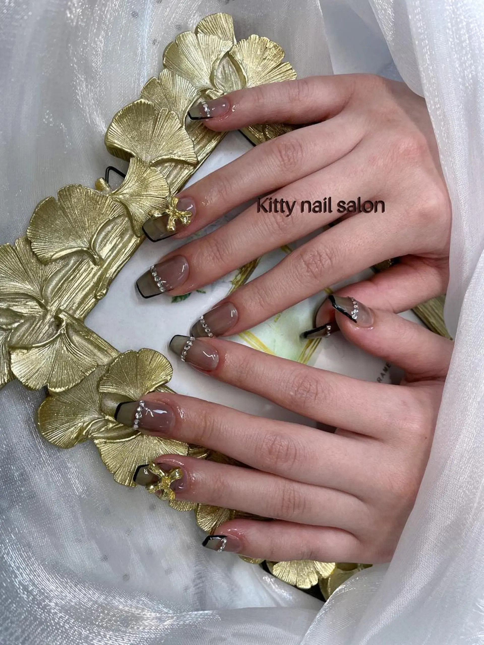 ネイル ストーンネイル ハンドネイル kitty nail salonのネイルデザイン