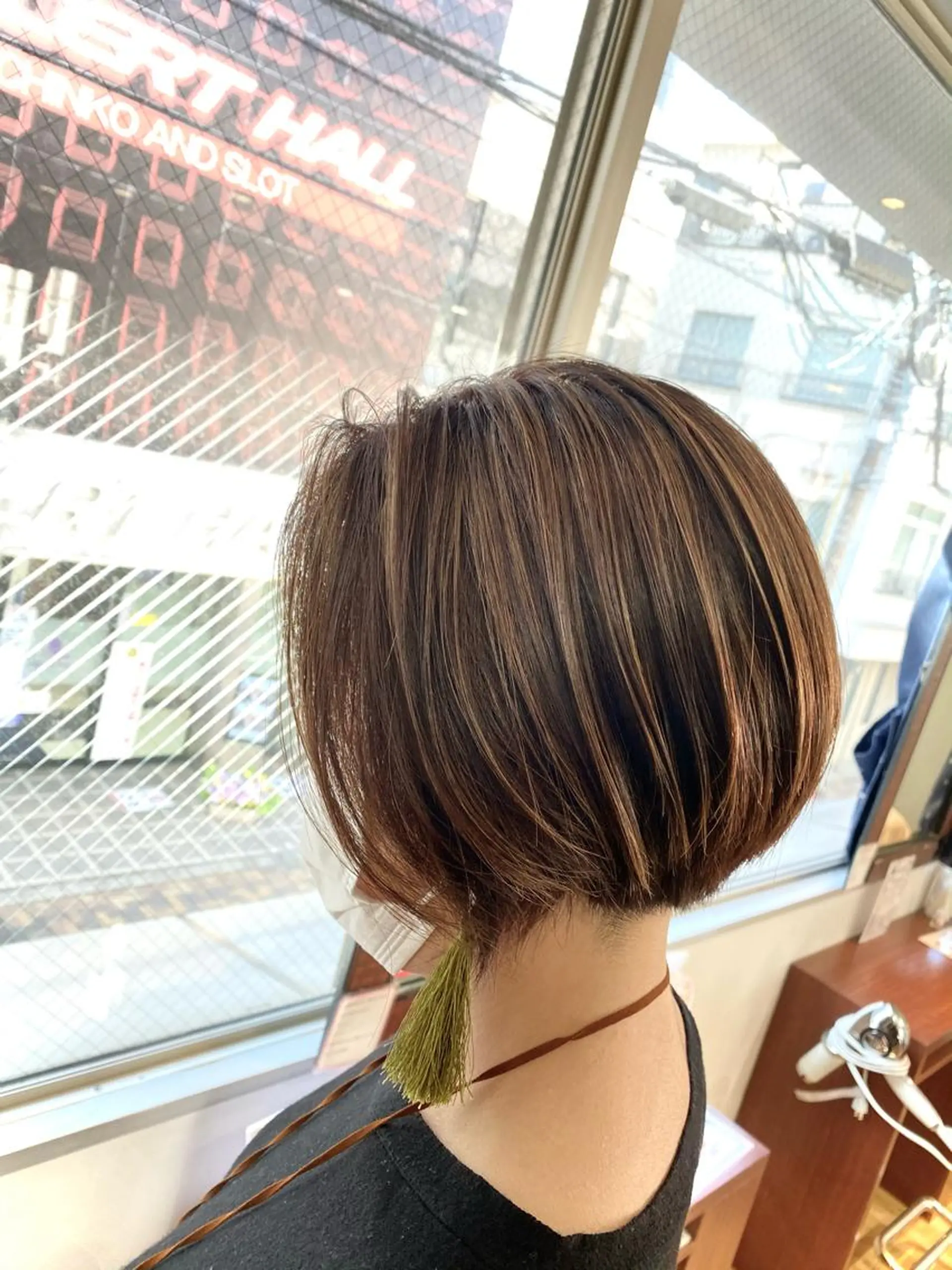 ショート カラー グレージュ ハイライトカラー ボブ ハイライト カット ヘアカラー トリートメント Kazu .Kのヘアスタイル