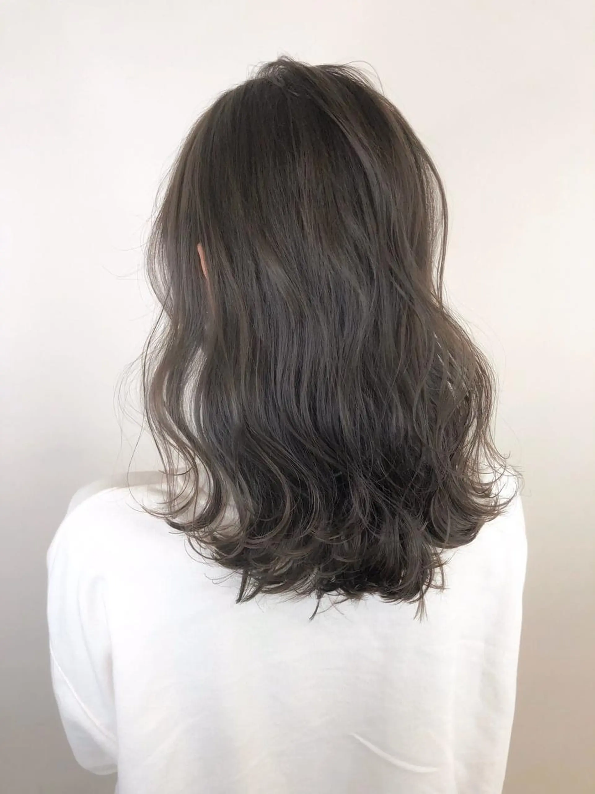 カラー 濱川 佳奈のヘアスタイル