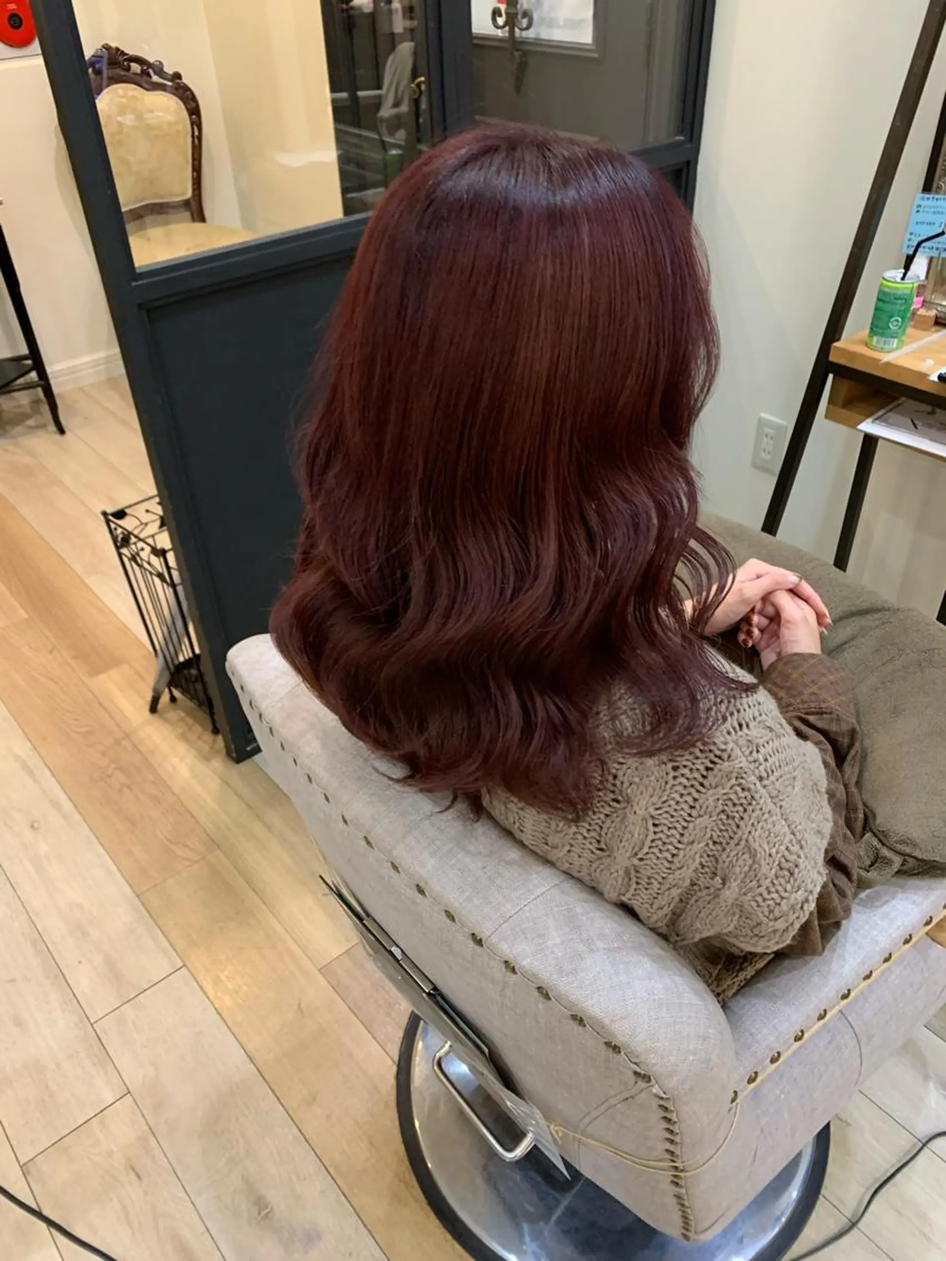 ミディアム カラー ブリーチ ブラウンカラー ピンクカラー ピンクブラウン バイオレットカラー 上田 紗也のヘアスタイル