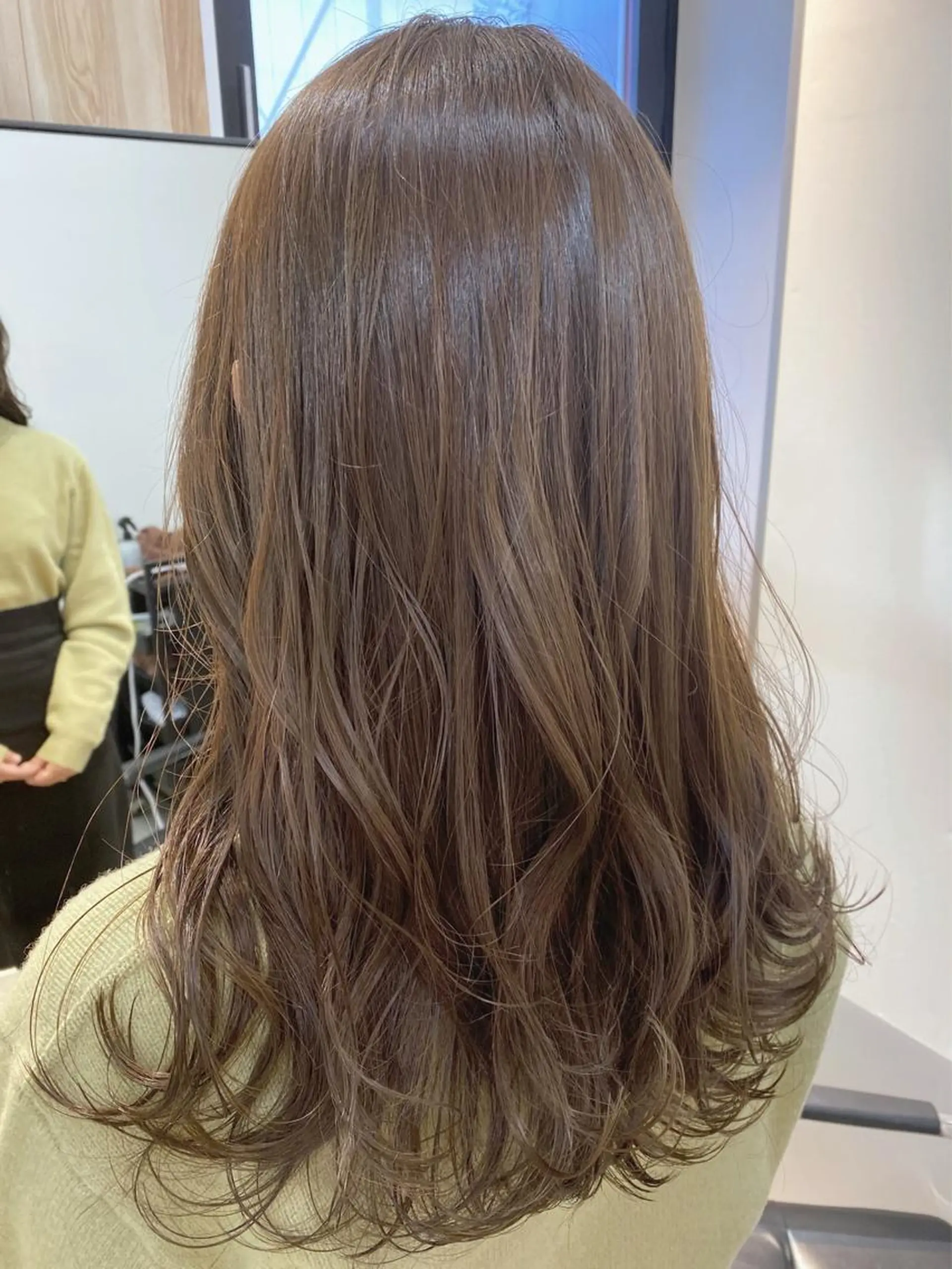 セミロング カット ヘアカラー 畑中 愛梨のヘアスタイル