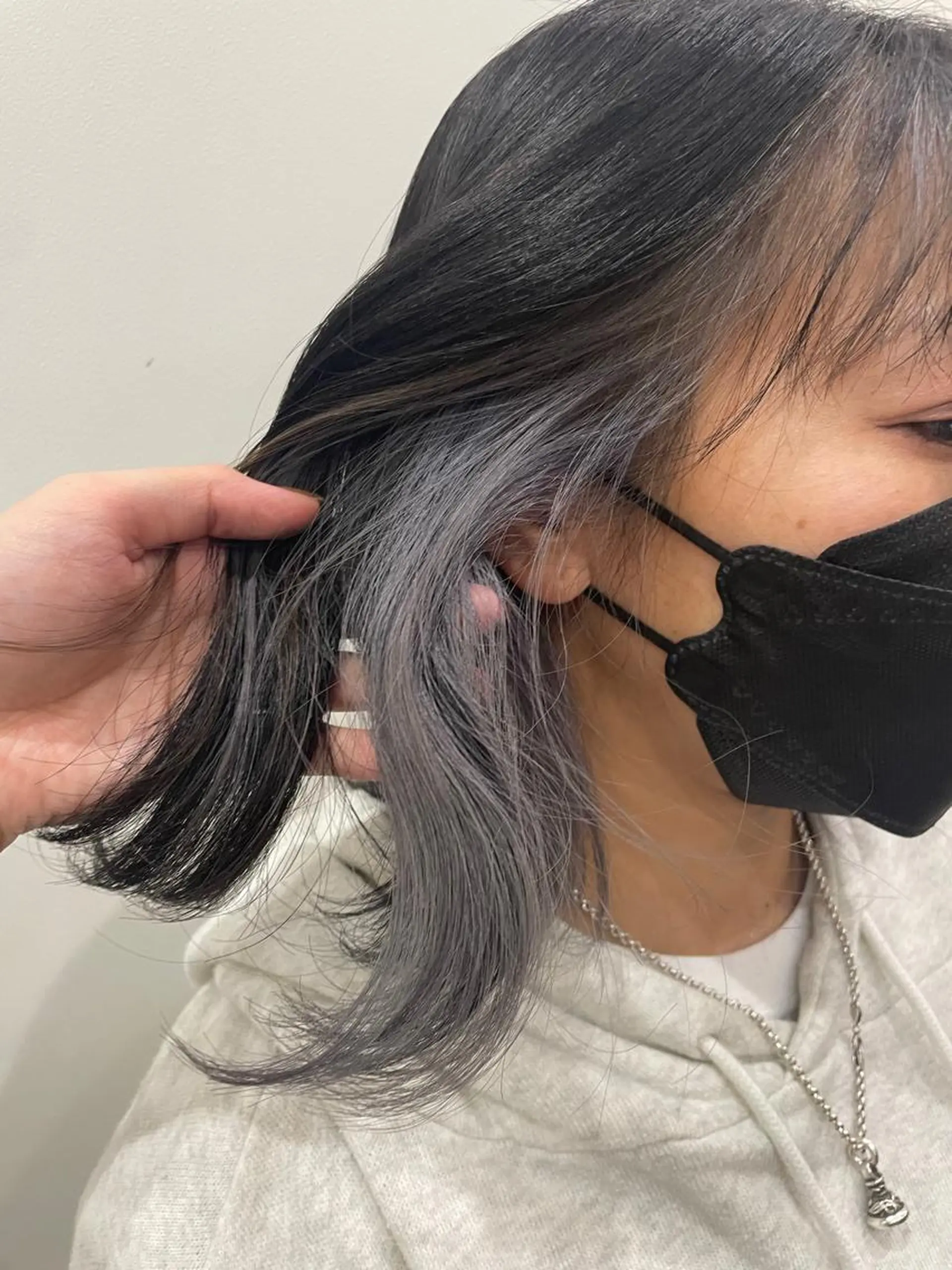 ミディアム カラー 黒髪 グレージュ インナーカラー PROGRESS Harukiのヘアスタイル