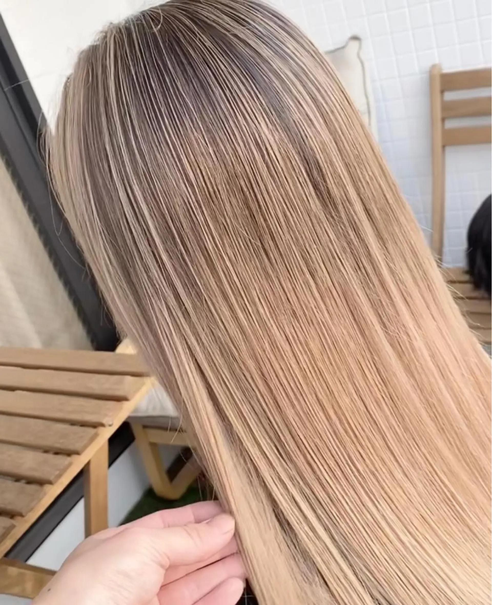 セミロング カラー バレイヤージュ レイヤーカット プライベートサロン LyoN/RYOTAのヘアスタイル