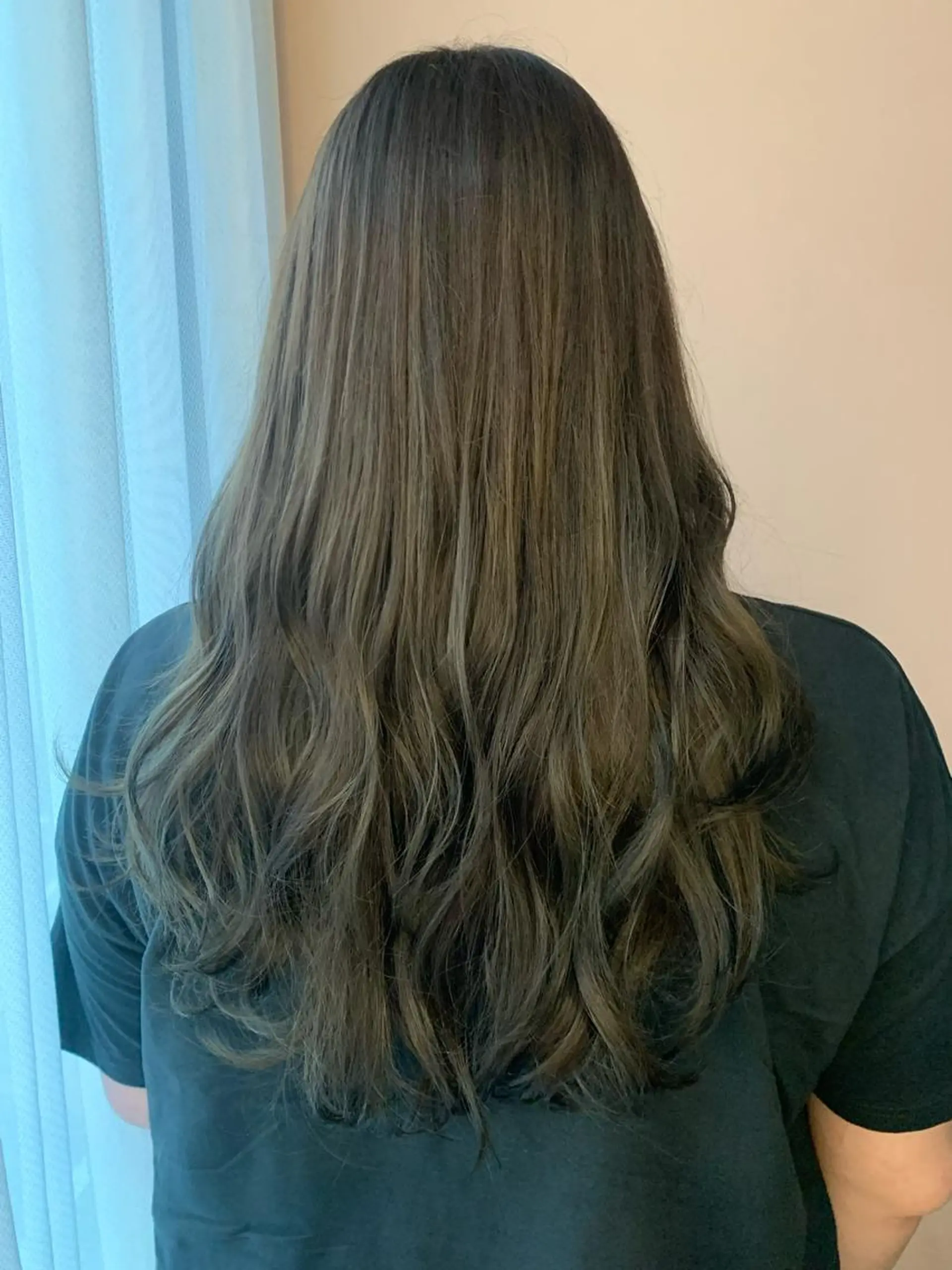 ロング カラー アッシュ ブリーチ カット ヘアカラー トリートメント hub hair レイヤー/透明感のヘアスタイル