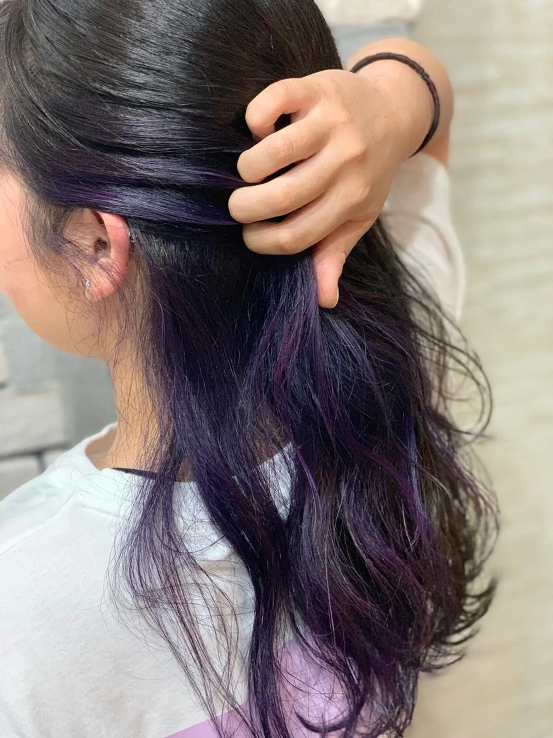 ロング カラー インナーカラー 小笠原 菜緒のヘアスタイル