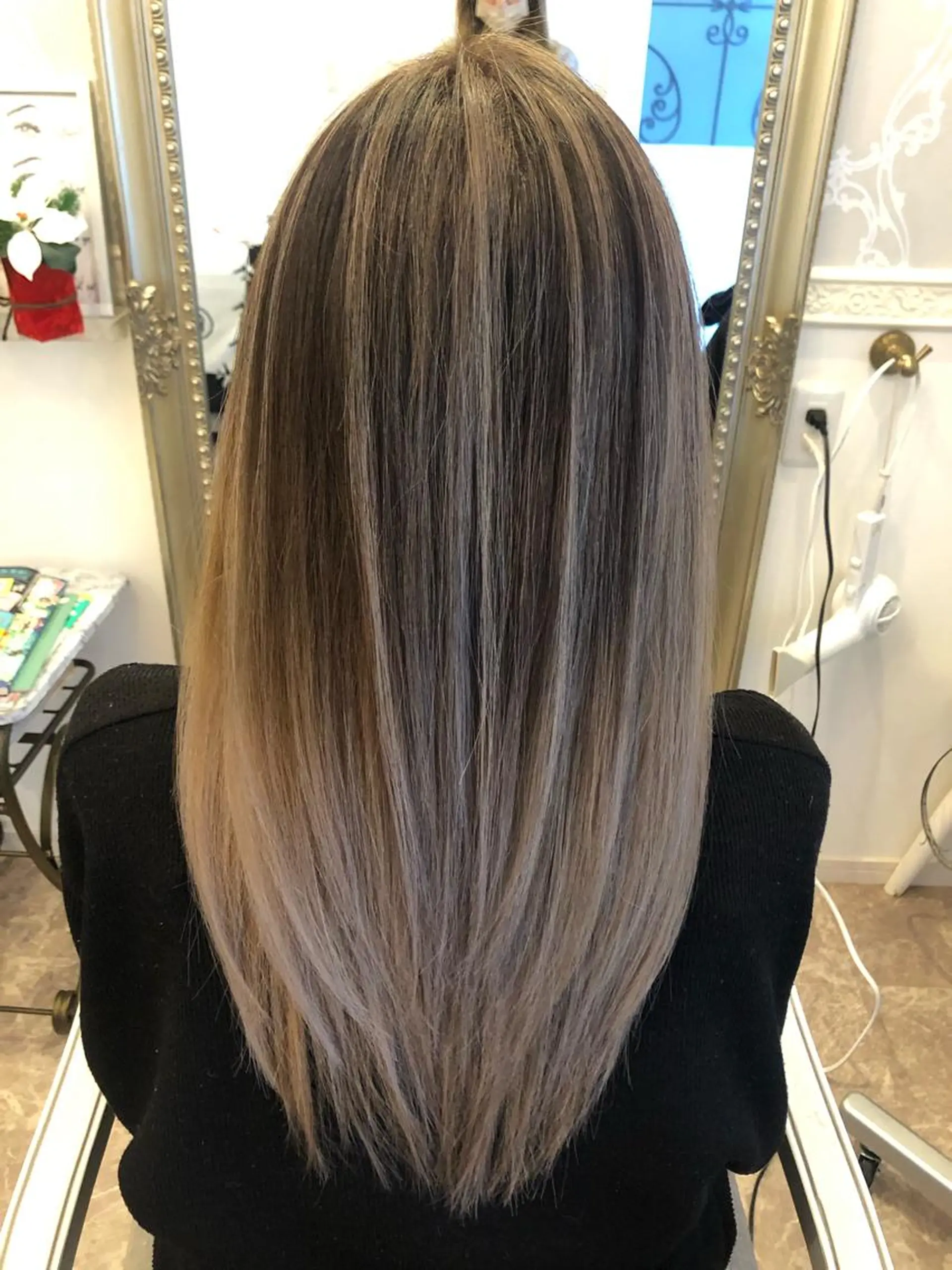 ロング レイヤーカット La.fleur ラ.フルールのヘアスタイル