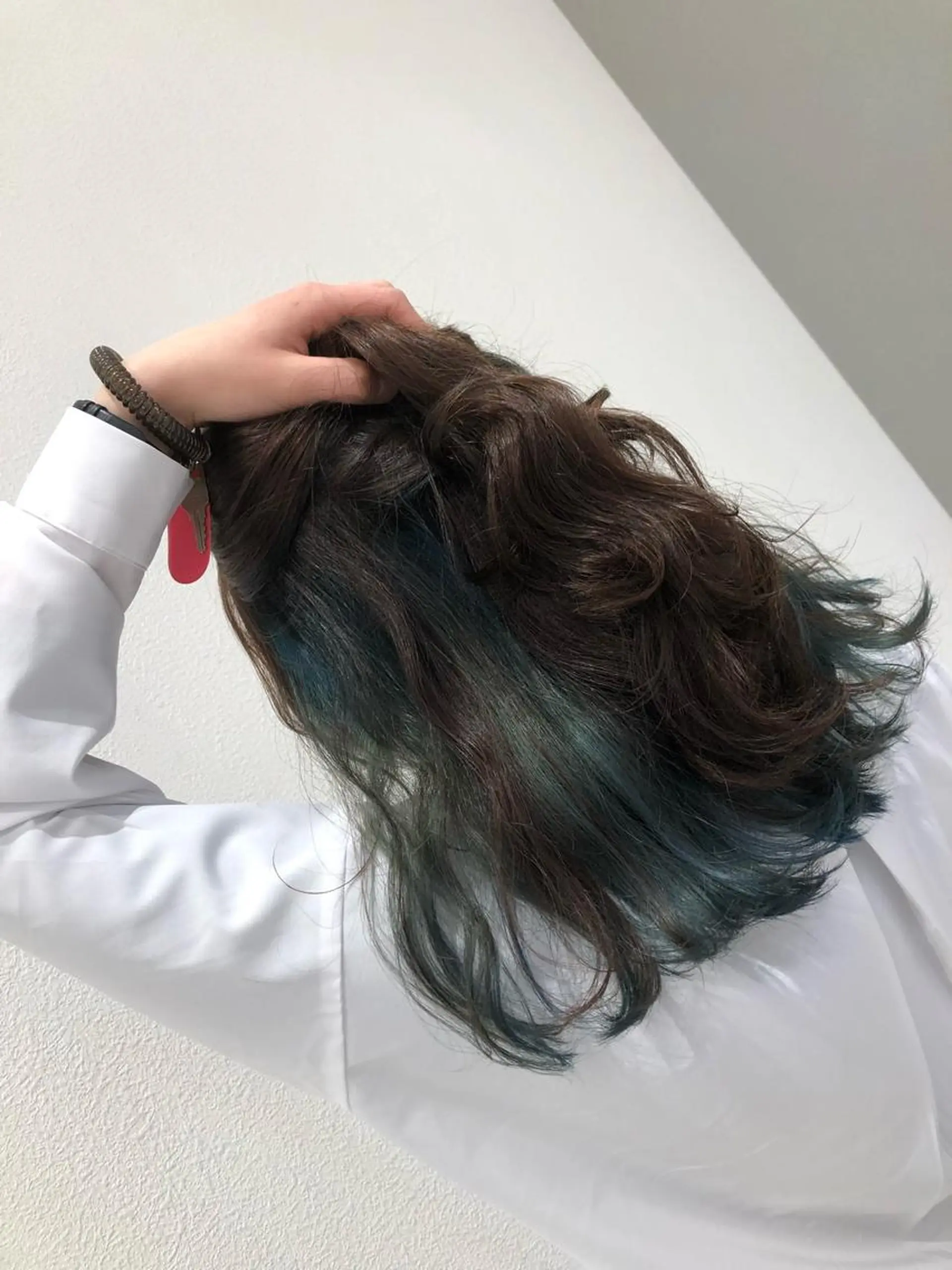 セミロング ヘアカラー 岸 保奈美のヘアスタイル