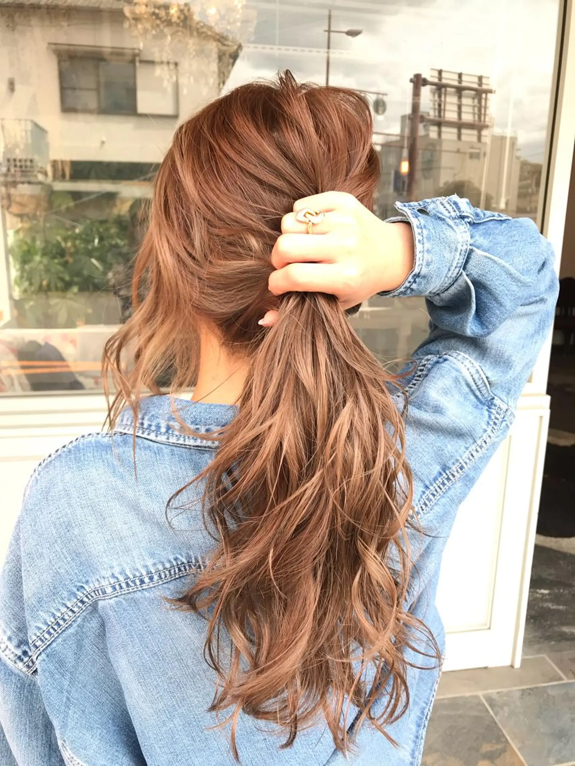 ロング カラー ヘアアレンジ お団子ヘア 切りっぱなしボブ バレイヤージュ ブリーチ デザインカラー Mariana/ 鶴原-ハイライトのヘアスタイル
