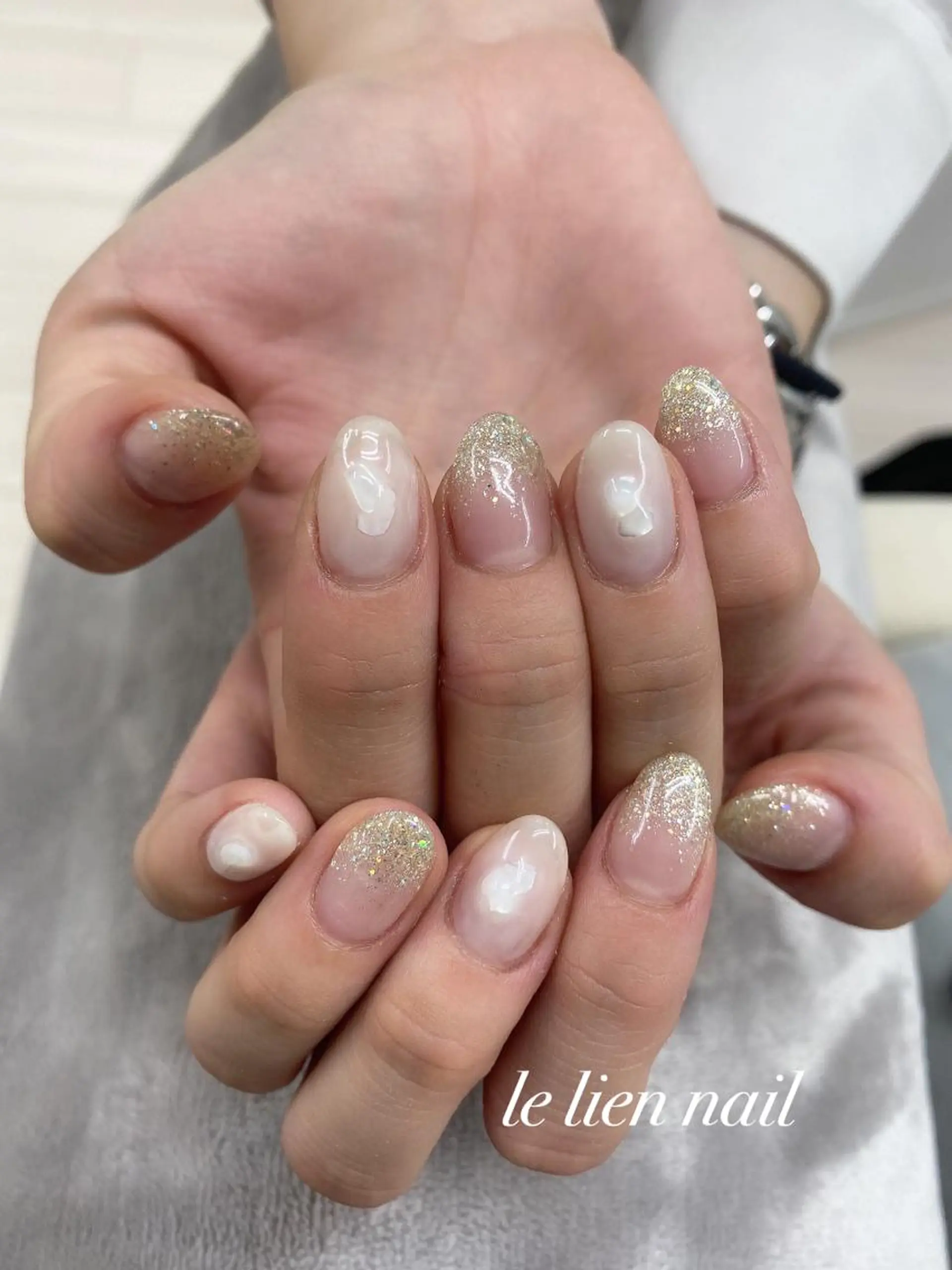 ネイル アートネイル グラデーション キラキラネイル ラメ(グリッター) ラメグラデーション ハンドネイル le lien nailのネイルデザイン