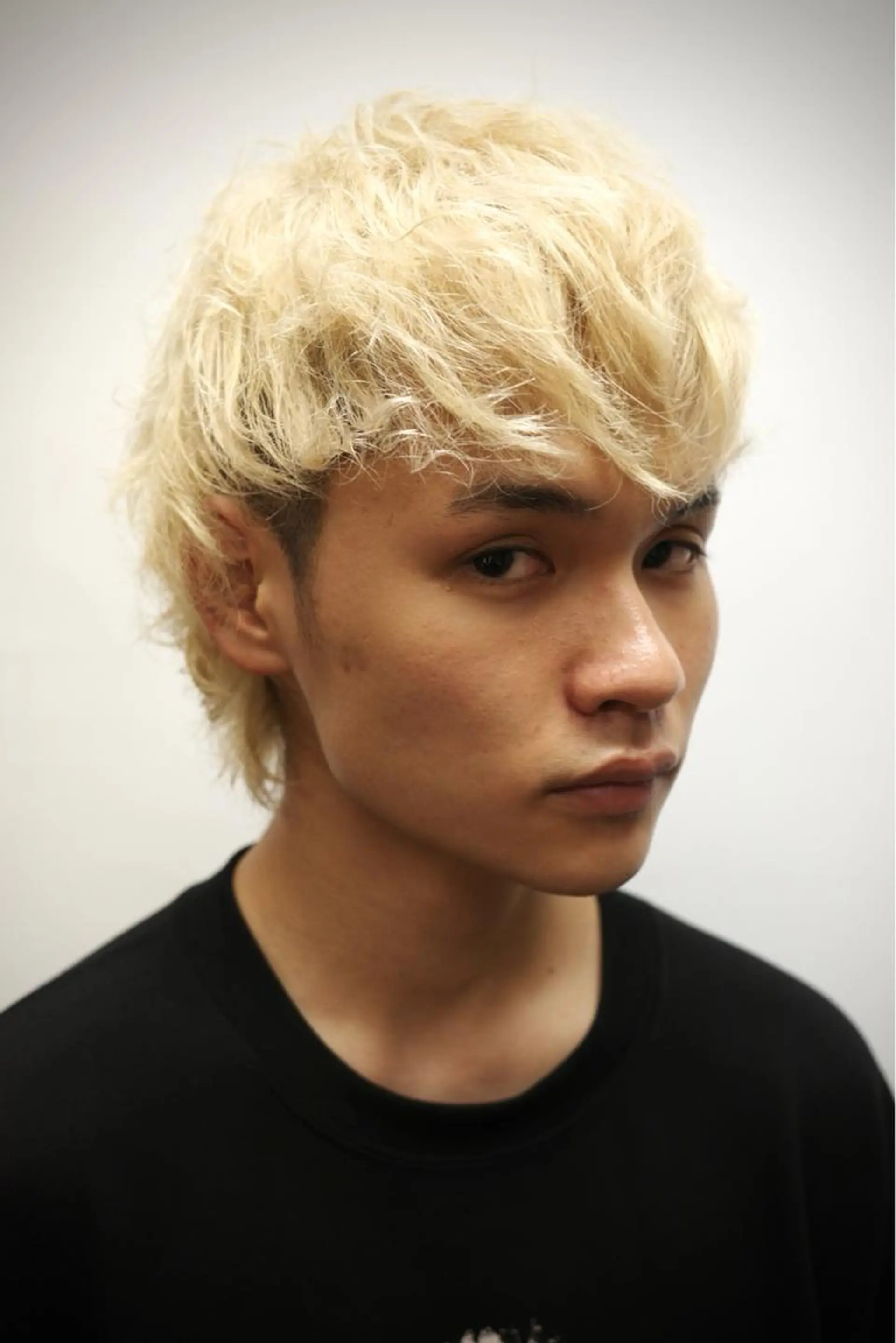 ショート カラー メンズ メンズバレイヤージュ メンズブリーチ メンズハイライト メンズハイトーン メンズインナーカラー KAH所属・Koichi Satoのヘアスタイル