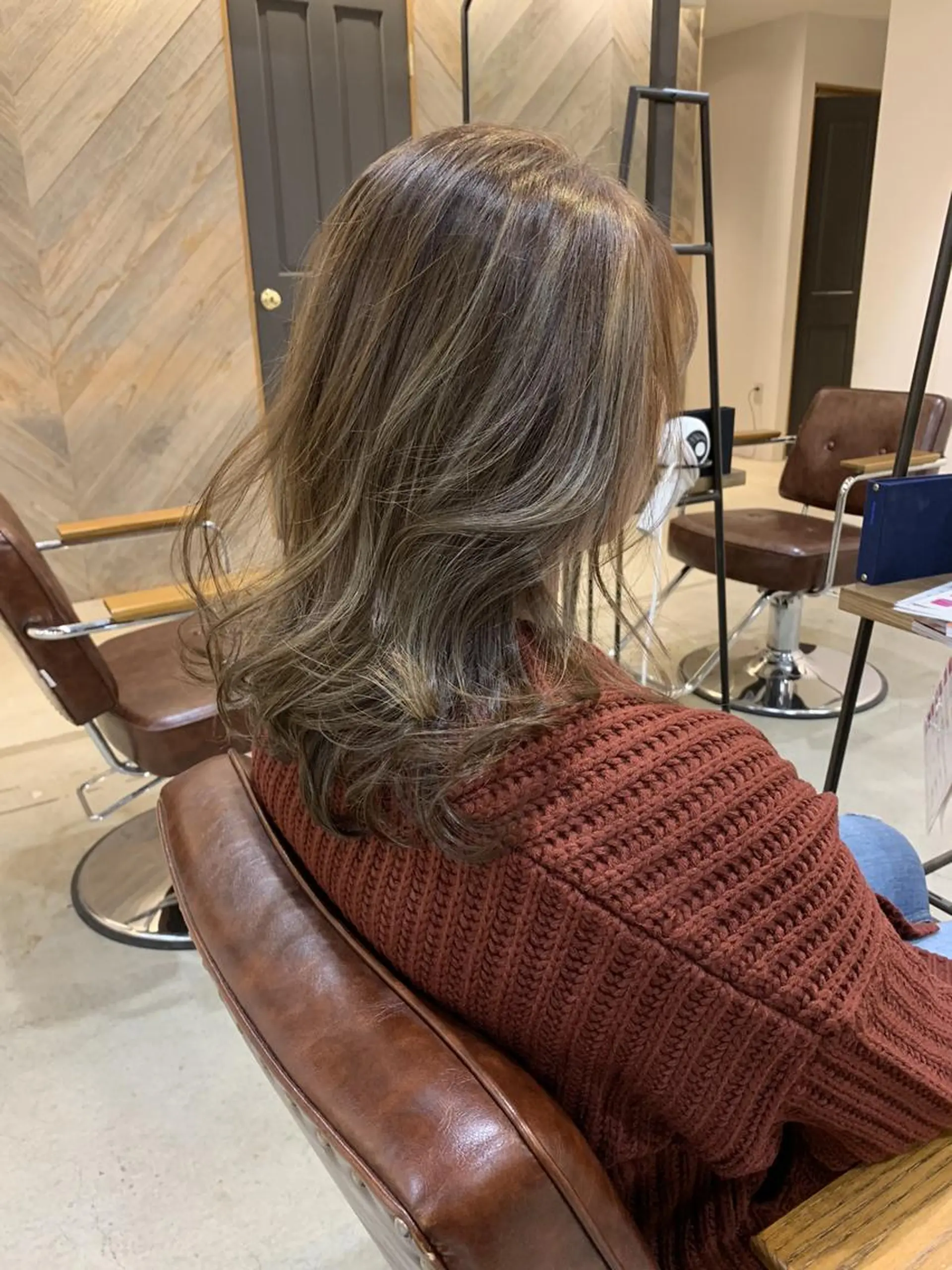 セミロング カラー パーマ ヘアアレンジ メンズ キッズ ネイル マツエク・マツパ 中津No.1髪質改善 店長✨透ける暗髪のヘアスタイル