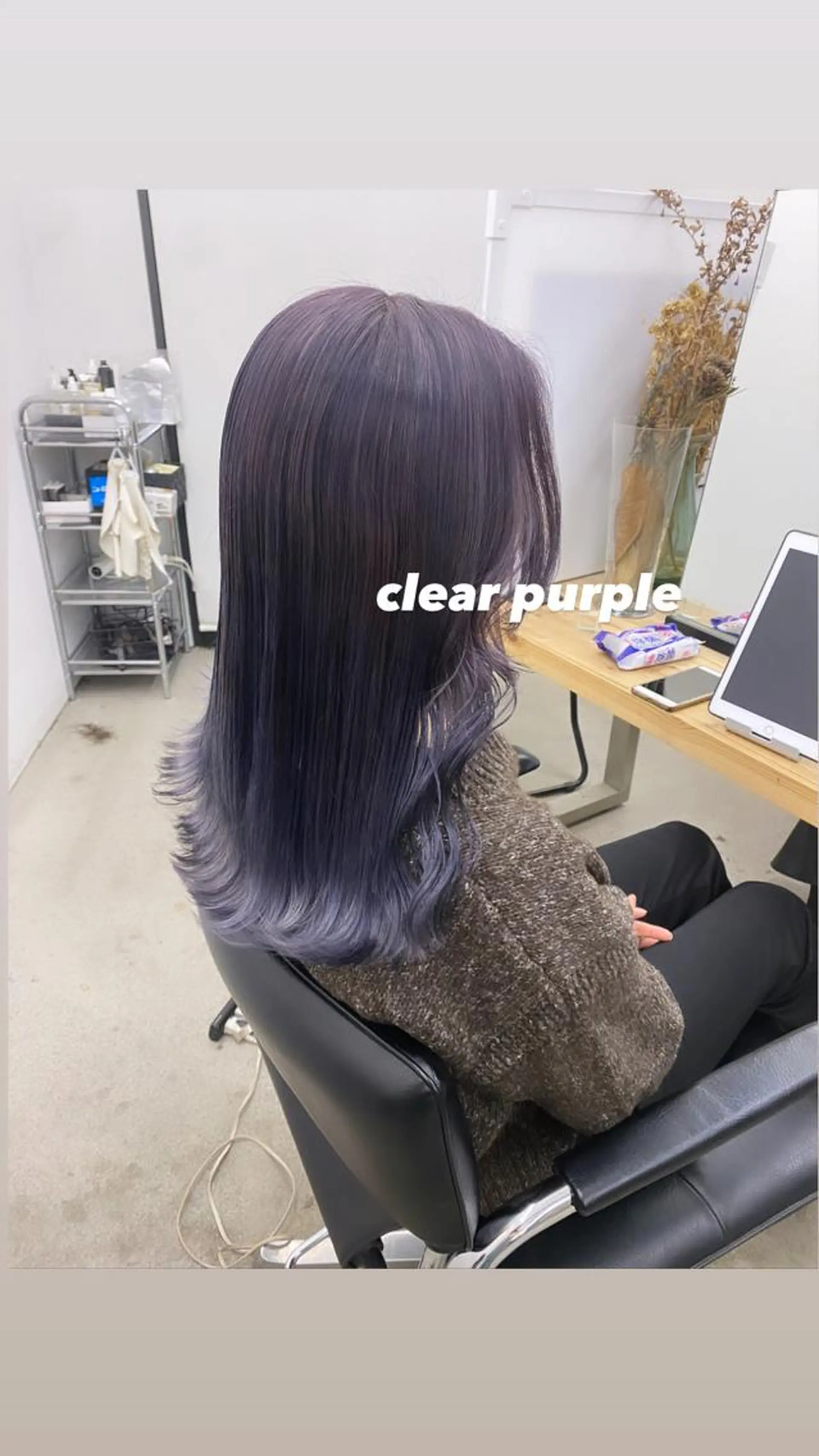 セミロング パープルカラー tomoe 艶カラー💗🪽のヘアスタイル