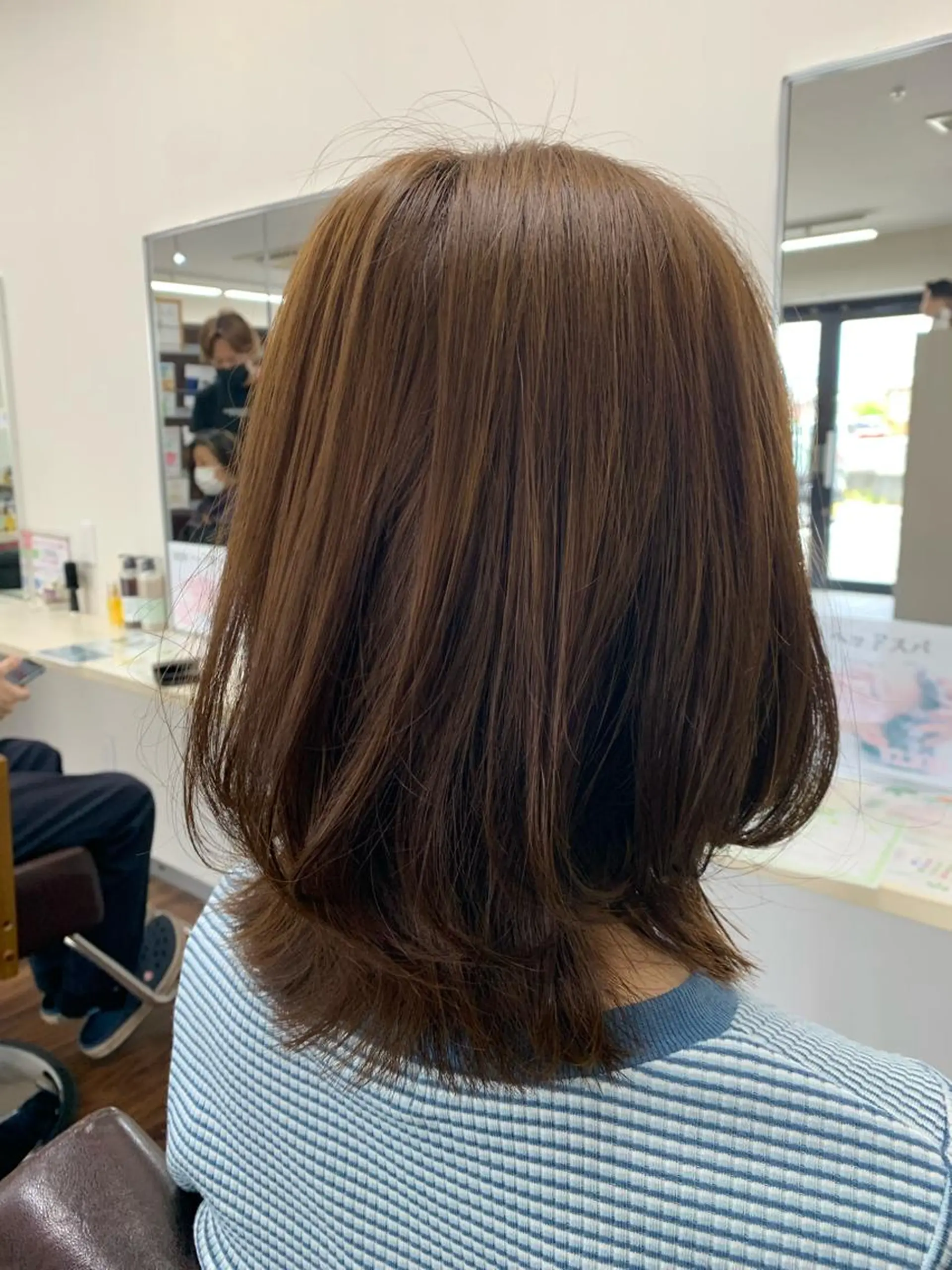 ミディアム くびれヘア くびれレイヤー レイヤーカット ヘアカラー トリートメント 安井 友紀子のヘアスタイル