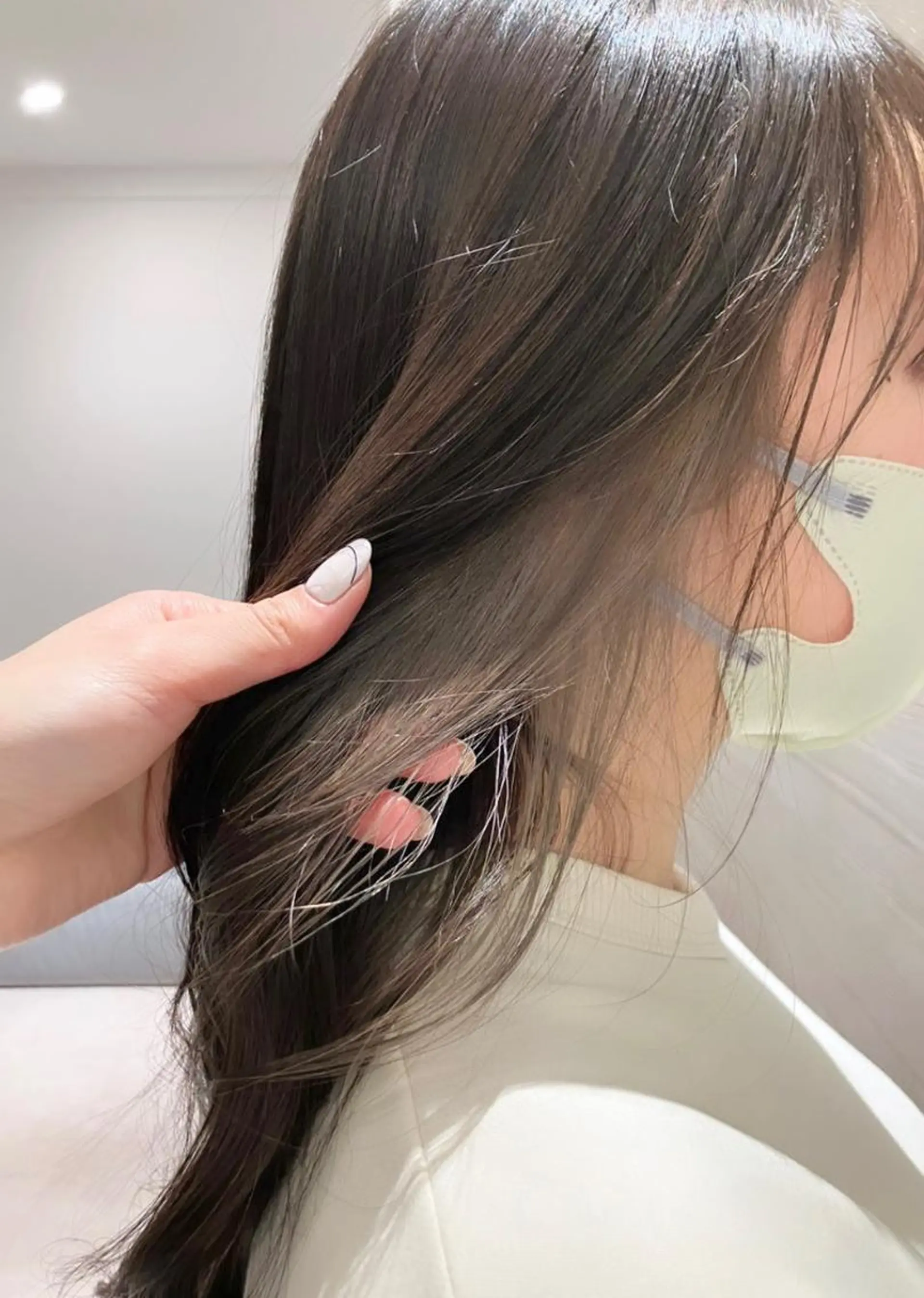ロング カラー イヤリングカラー サキ🤍ハイトーン 🩰くびれ巻きヘアのヘアスタイル