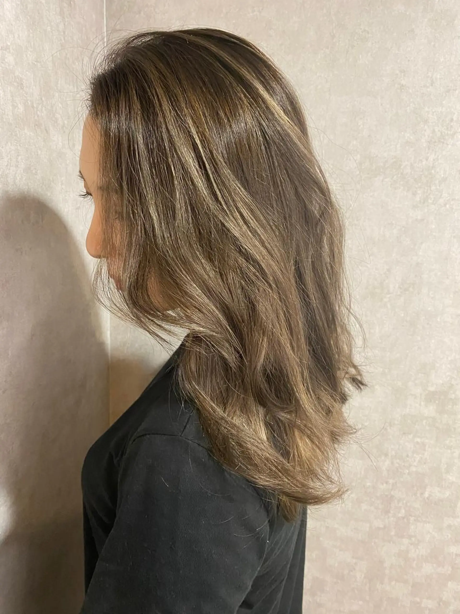 ロング カラー バレイヤージュ グラデーションカラー ハイライトカラー ハイライト レイヤーカット ヘアカラー 山崎 雄太のヘアスタイル