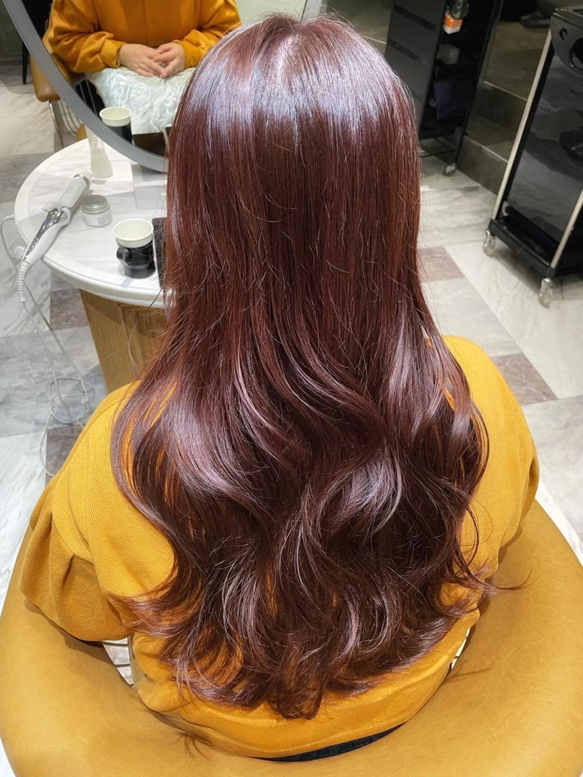 カラー ブリーチ ダブルカラー イヤリングカラー ハイライトカラー インナーカラー Bond Story fleek所属・渡辺 麻衣のヘアスタイル
