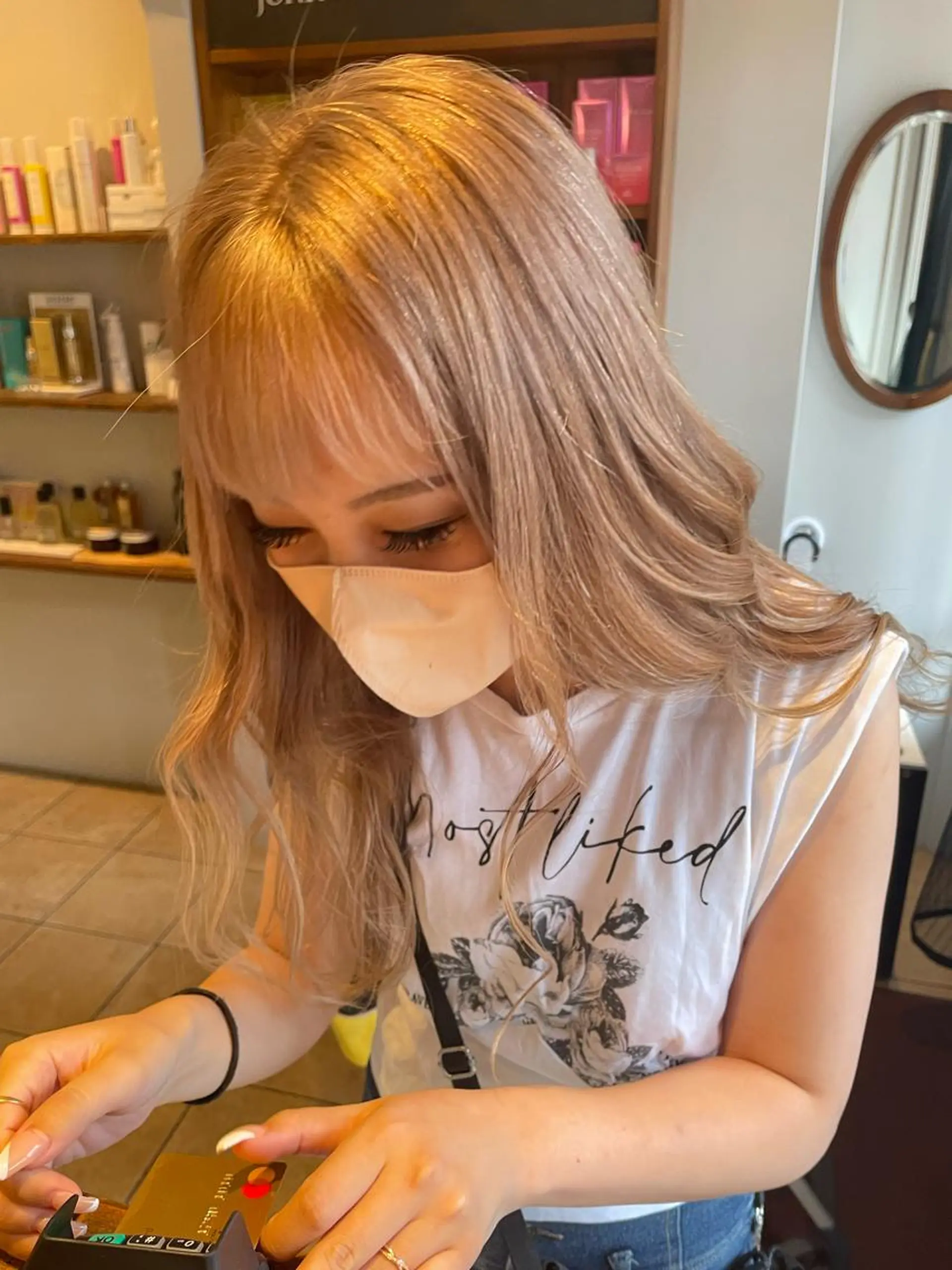 カラー 栗林 茉那のヘアスタイル