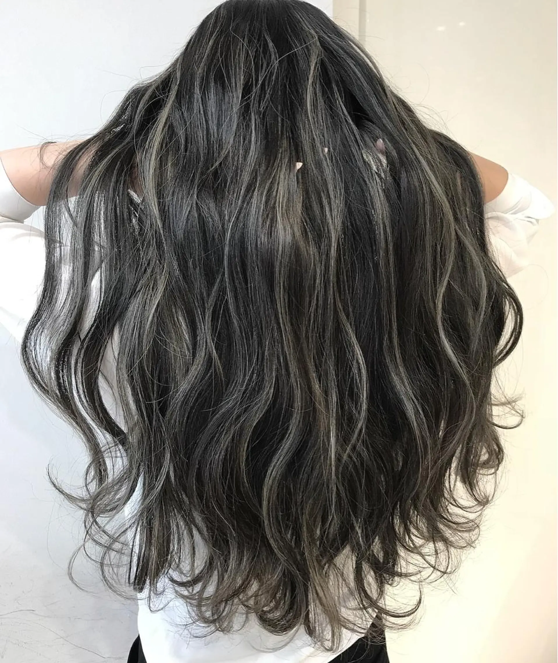 ロング カラー ヘアアレンジ 切りっぱなしボブ バレイヤージュ 黒髪 グラデーションカラー ハイライトカラー 髪質改善land千葉所属・阿部 圭悟のヘアスタイル