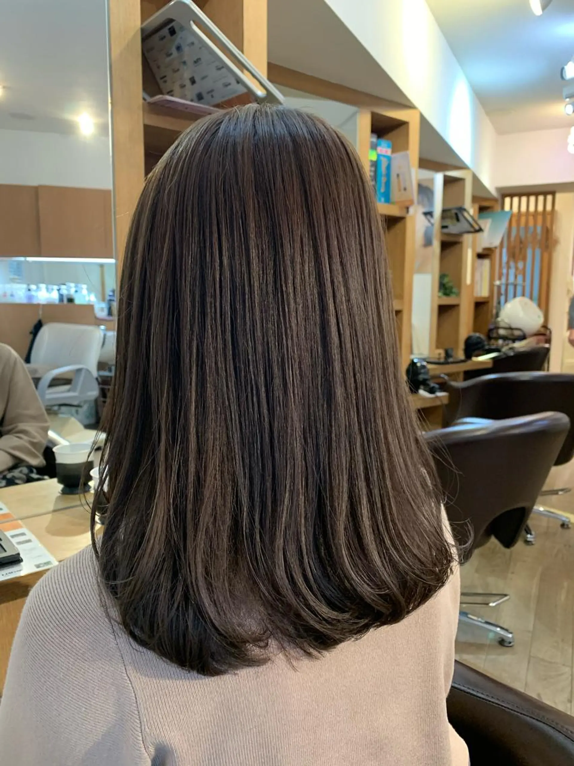 セミロング カラー エンドウ　ミノリ🤎 /半個室/レイヤーのヘアスタイル