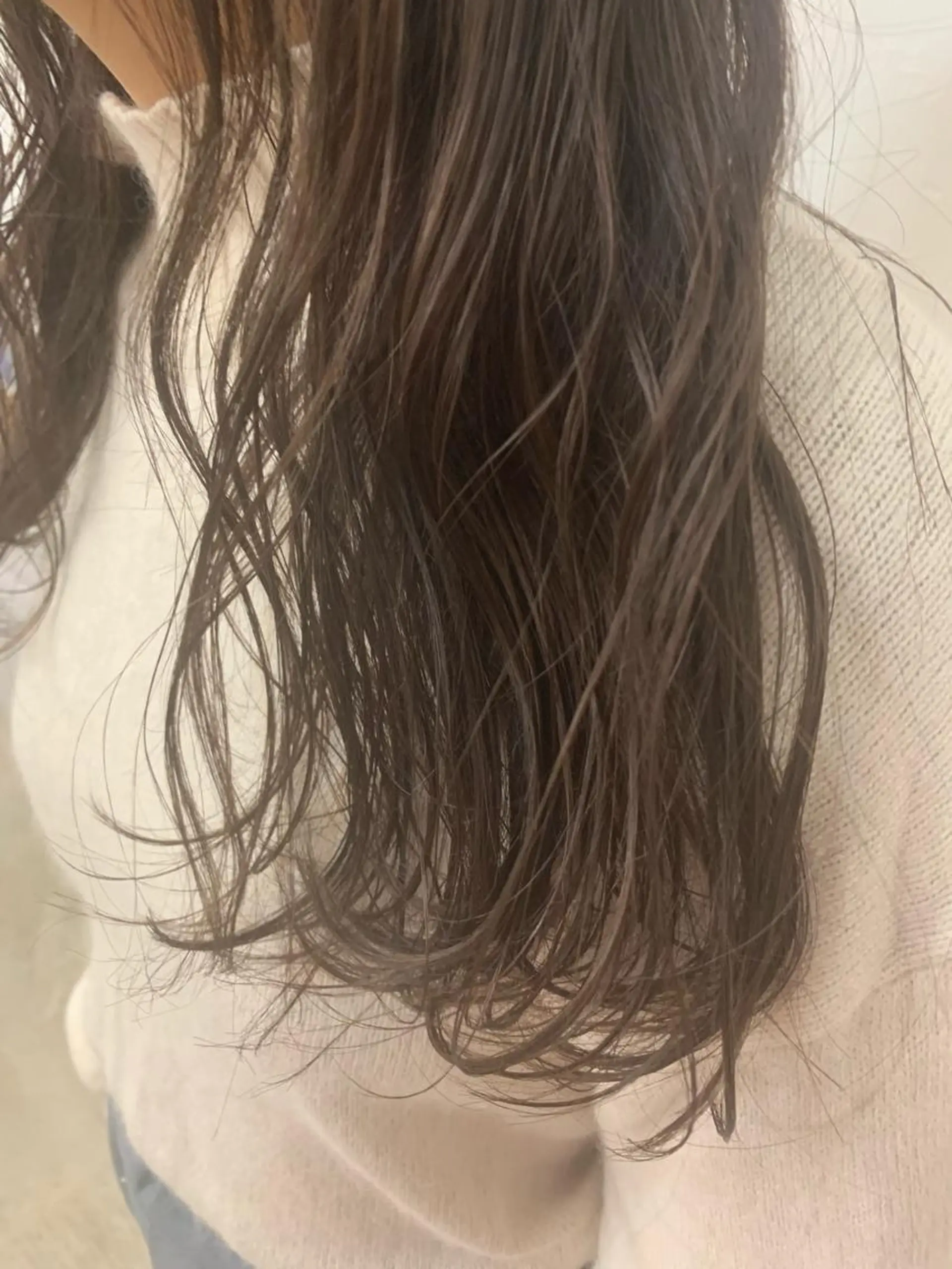 ロング カラー ベージュカラー ミルクティーベージュ ヘアカラー トリートメント chama レイヤーカットのヘアスタイル